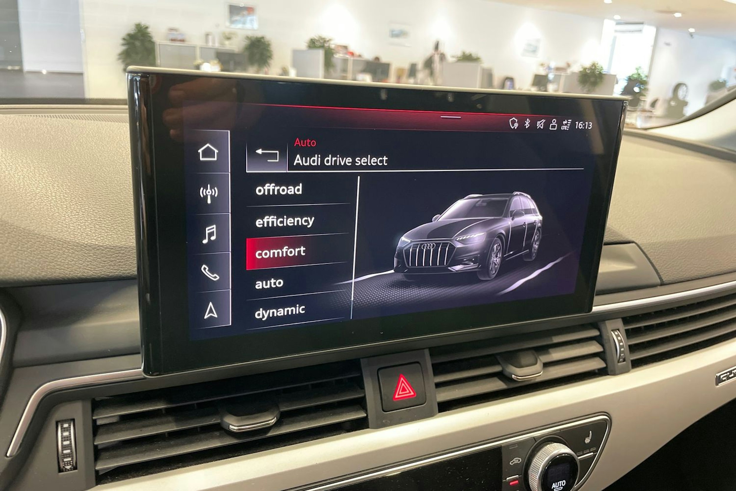 Musta Audi A4 allroad quattro 2020 kuva 19.