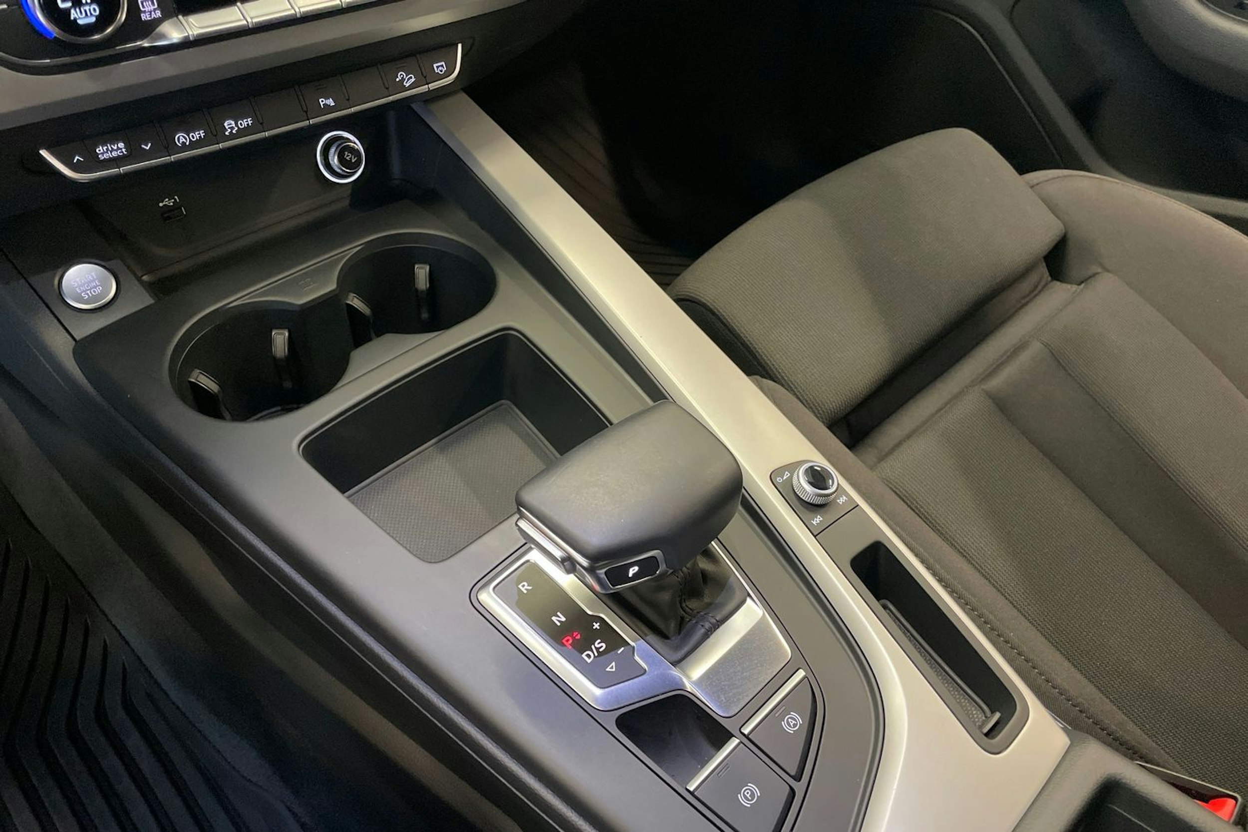 Musta Audi A4 allroad quattro 2020 kuva 21.