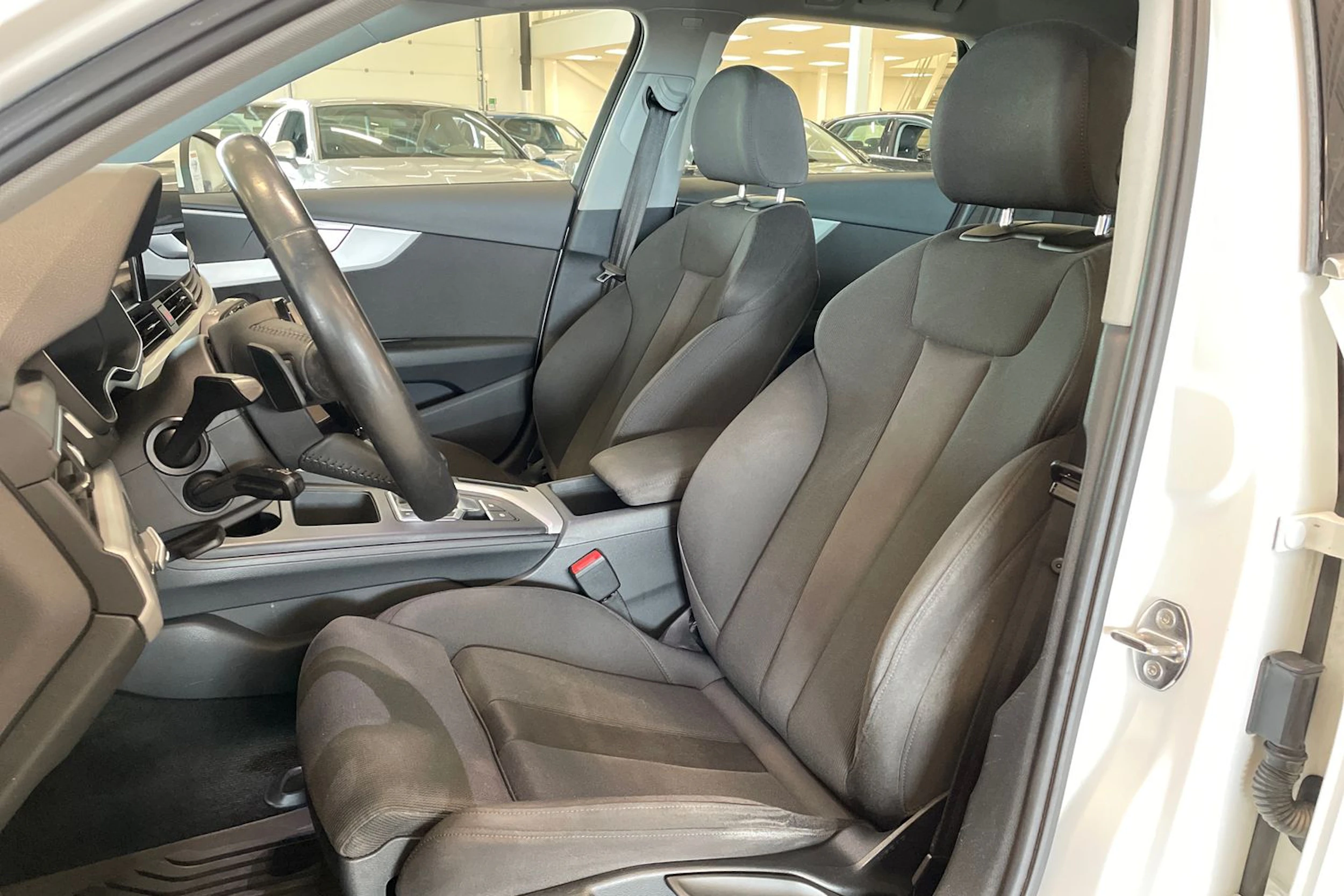 valkoinen Audi A4 allroad quattro 2020 kuva 15.