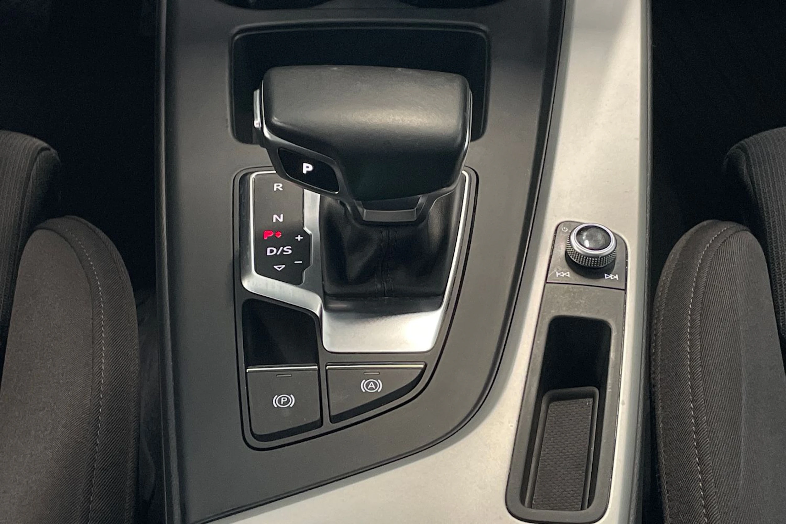 valkoinen Audi A4 allroad quattro 2020 kuva 30.