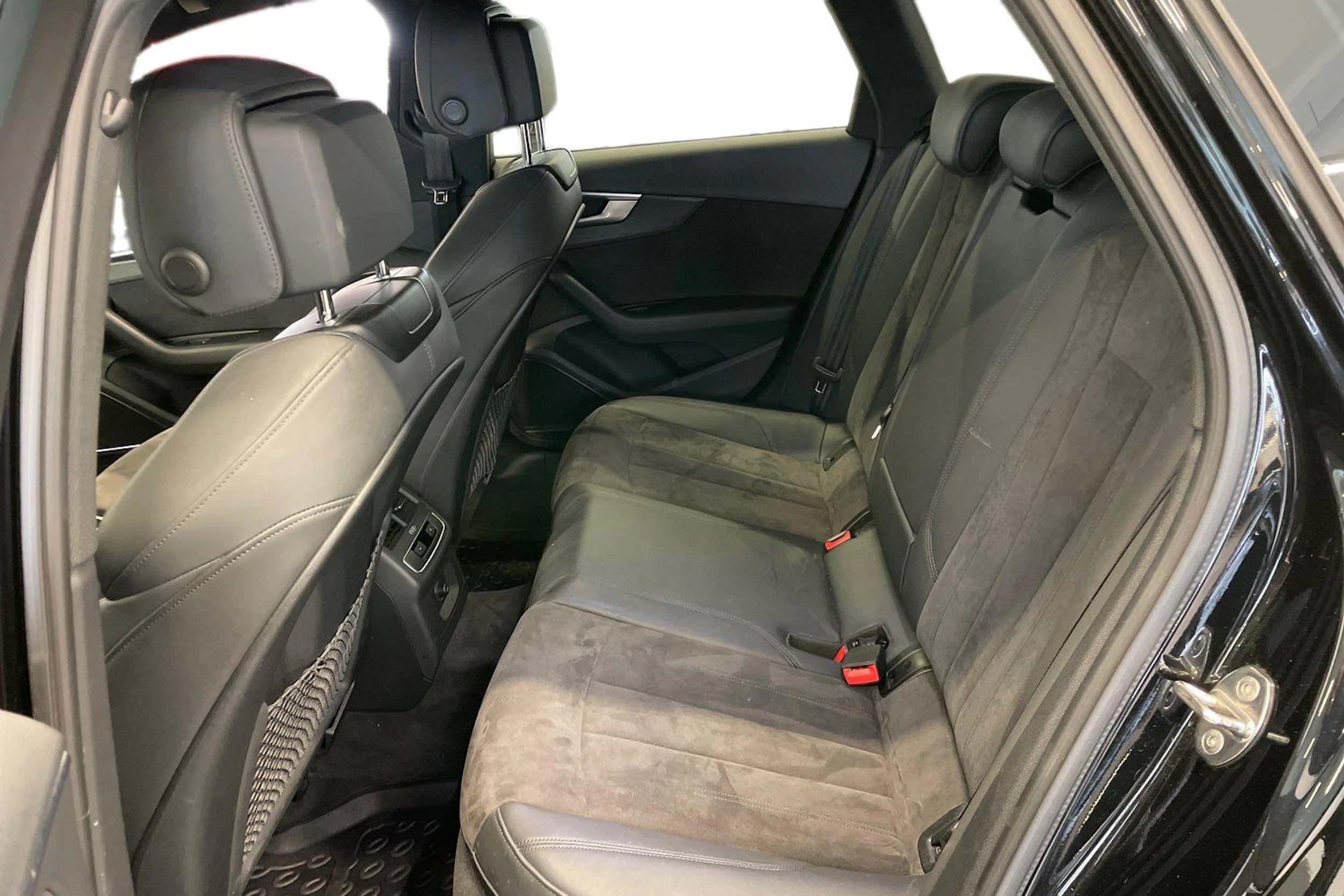 Musta Audi A4 allroad quattro 2020 kuva 11.
