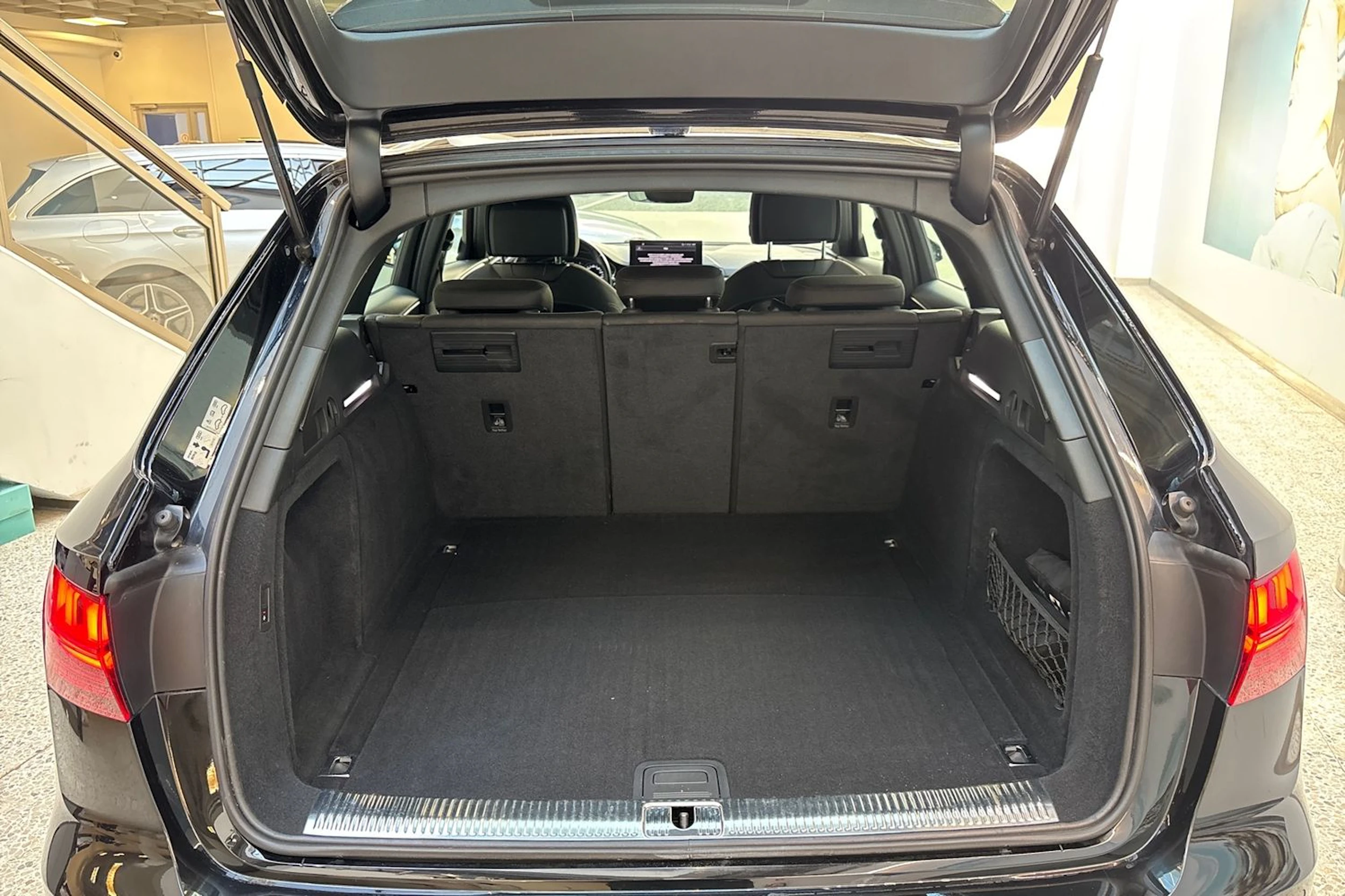 musta Audi A4 allroad quattro 2020 kuva 11.