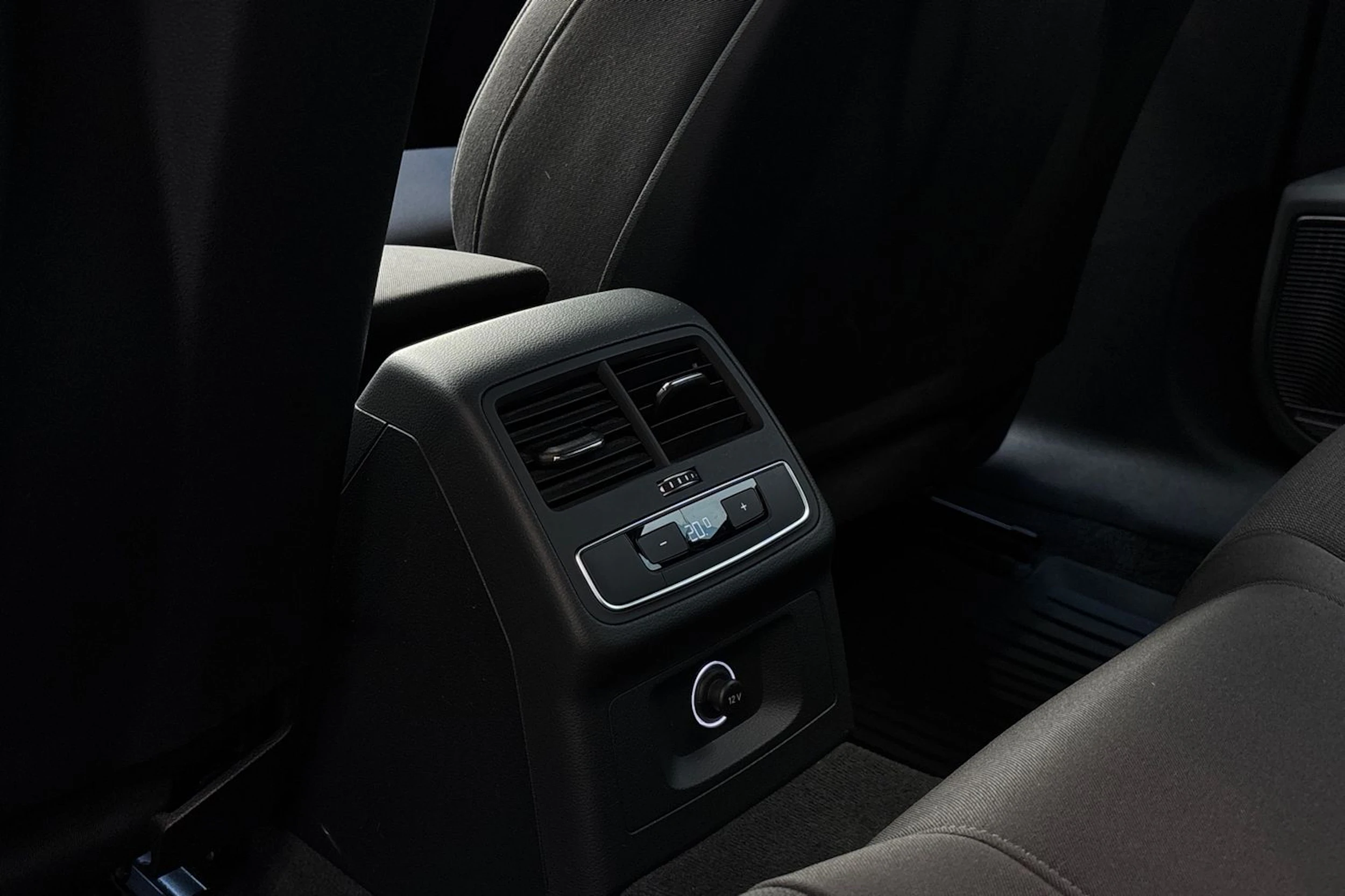 musta Audi A4 allroad quattro 2020 kuva 14.