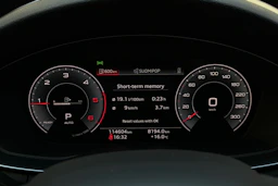 valkoinen Audi A4 allroad quattro 2021 kuva 12.