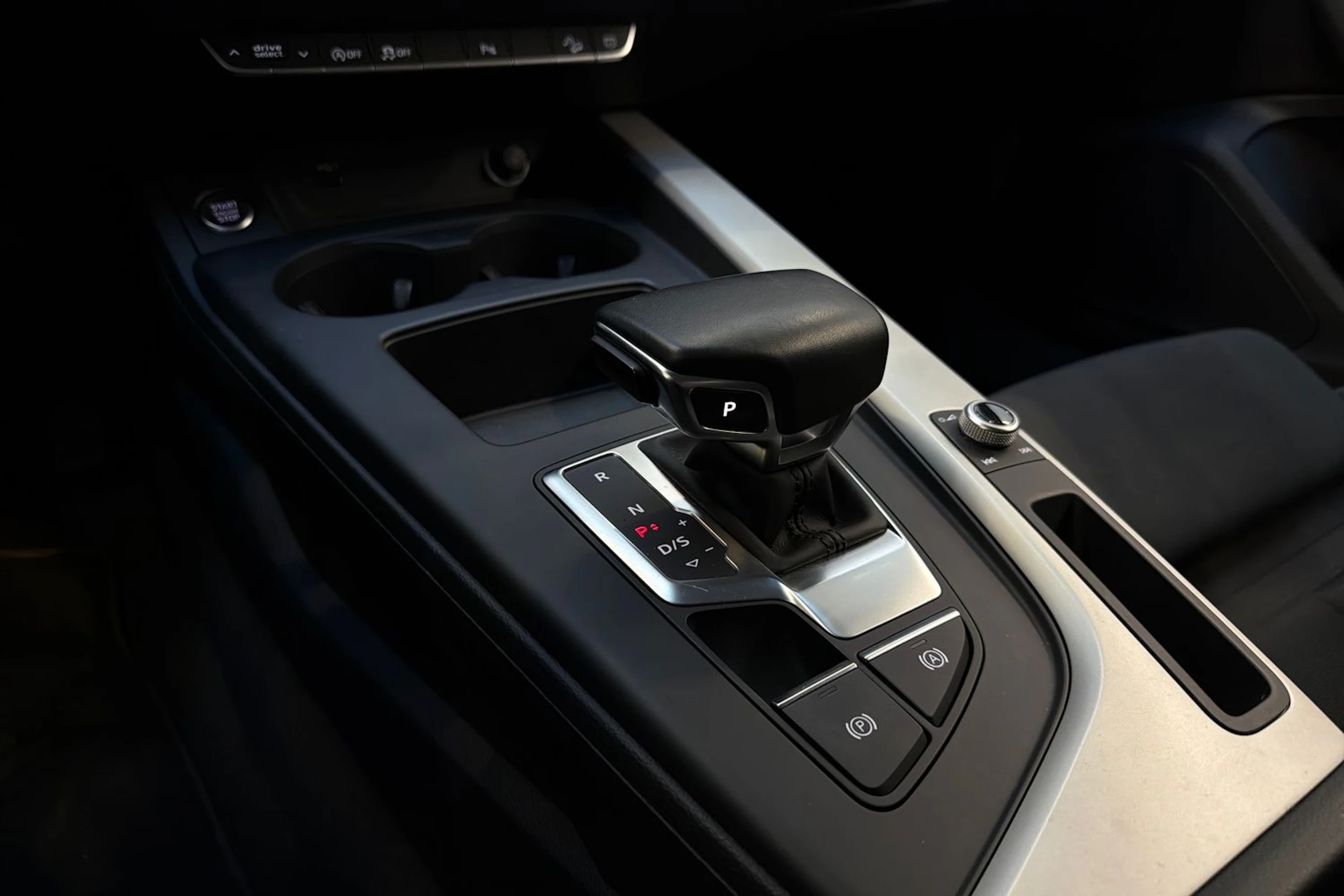 valkoinen Audi A4 allroad quattro 2021 kuva 25.