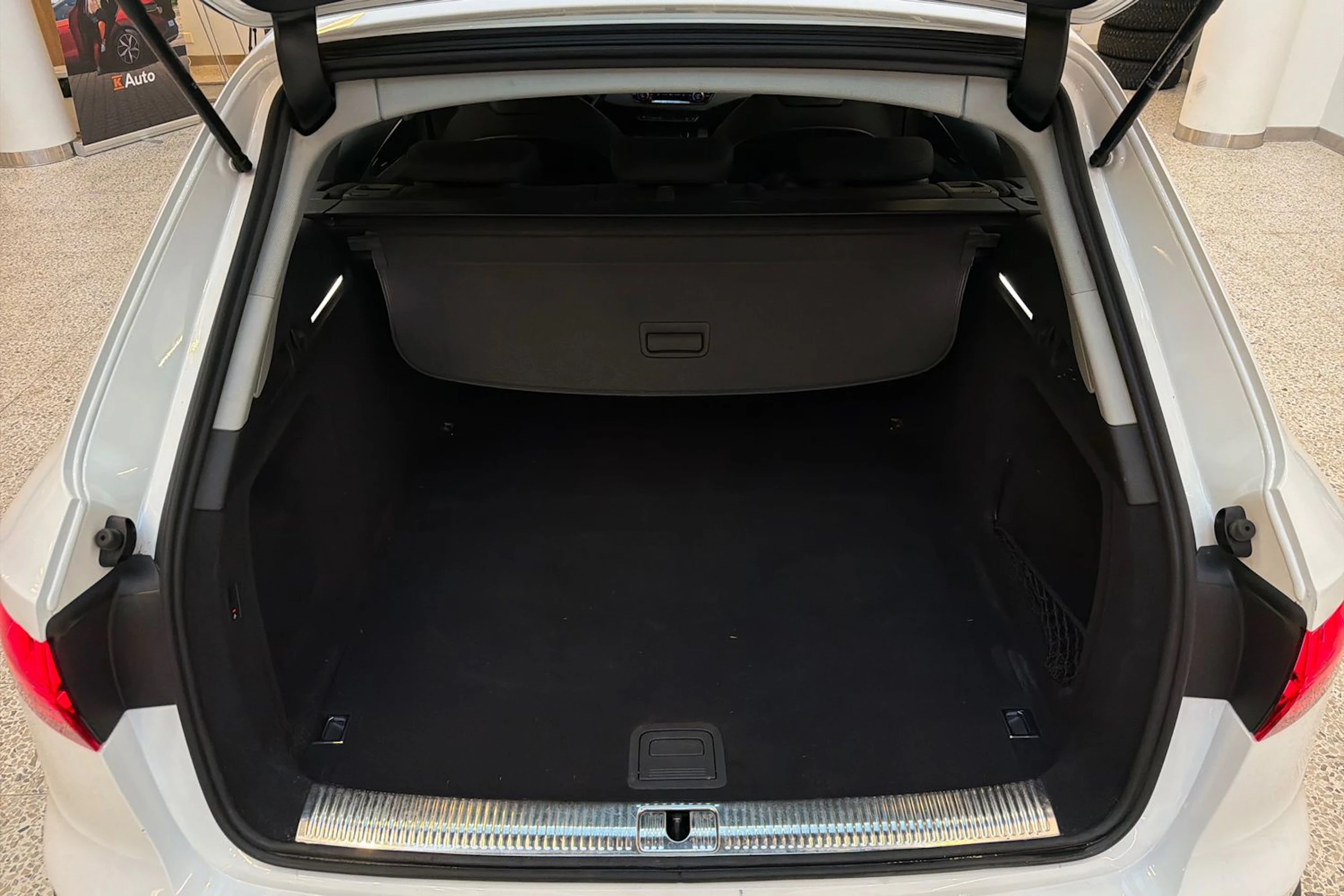 valkoinen Audi A4 allroad quattro 2021 kuva 27.