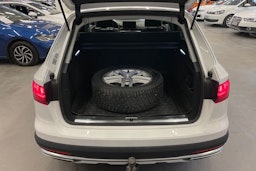 Valkoinen Audi A4 allroad quattro 2021 kuva 27.