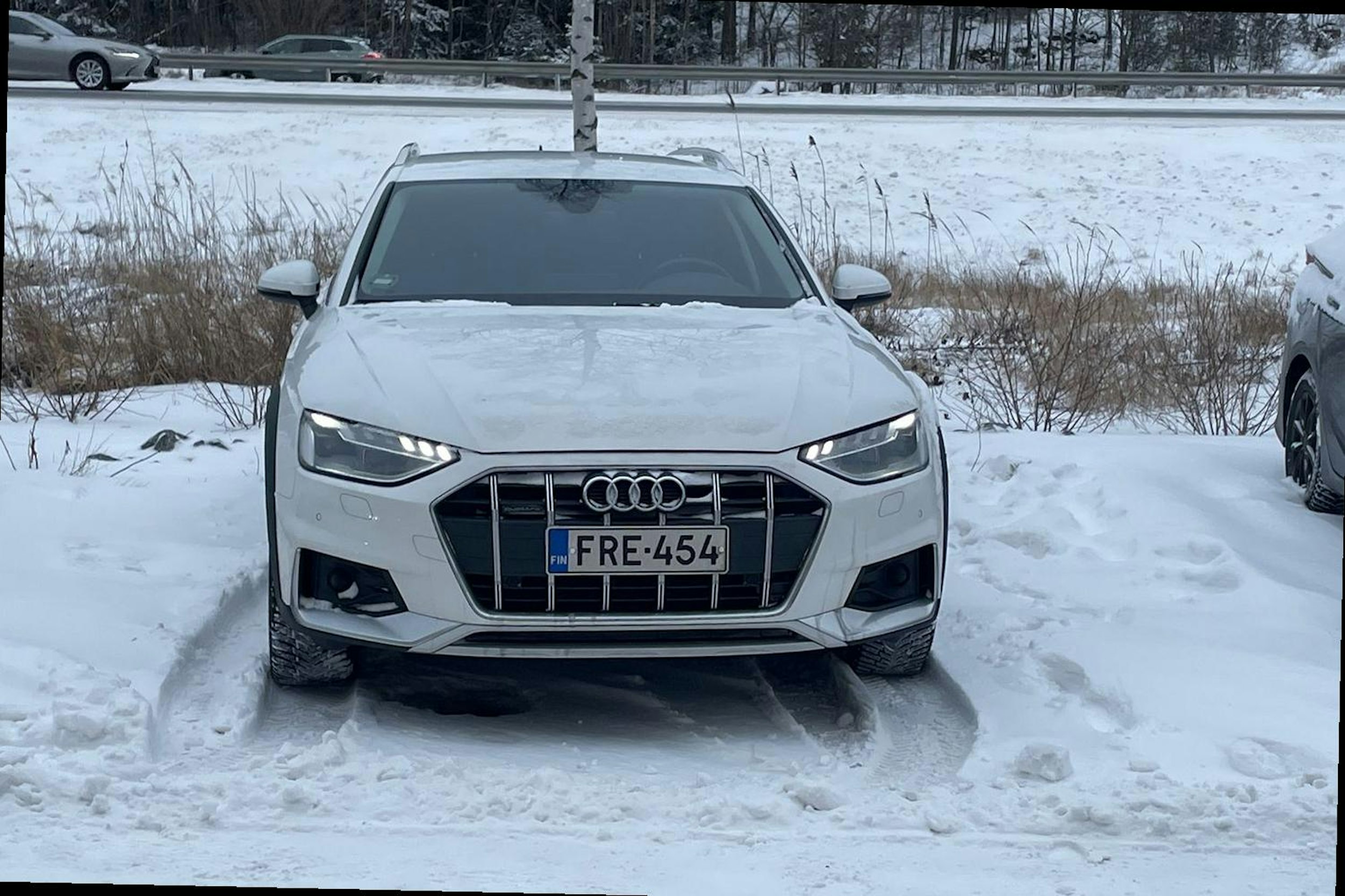 valkoinen Audi A4 allroad quattro 2021 kuva 3.