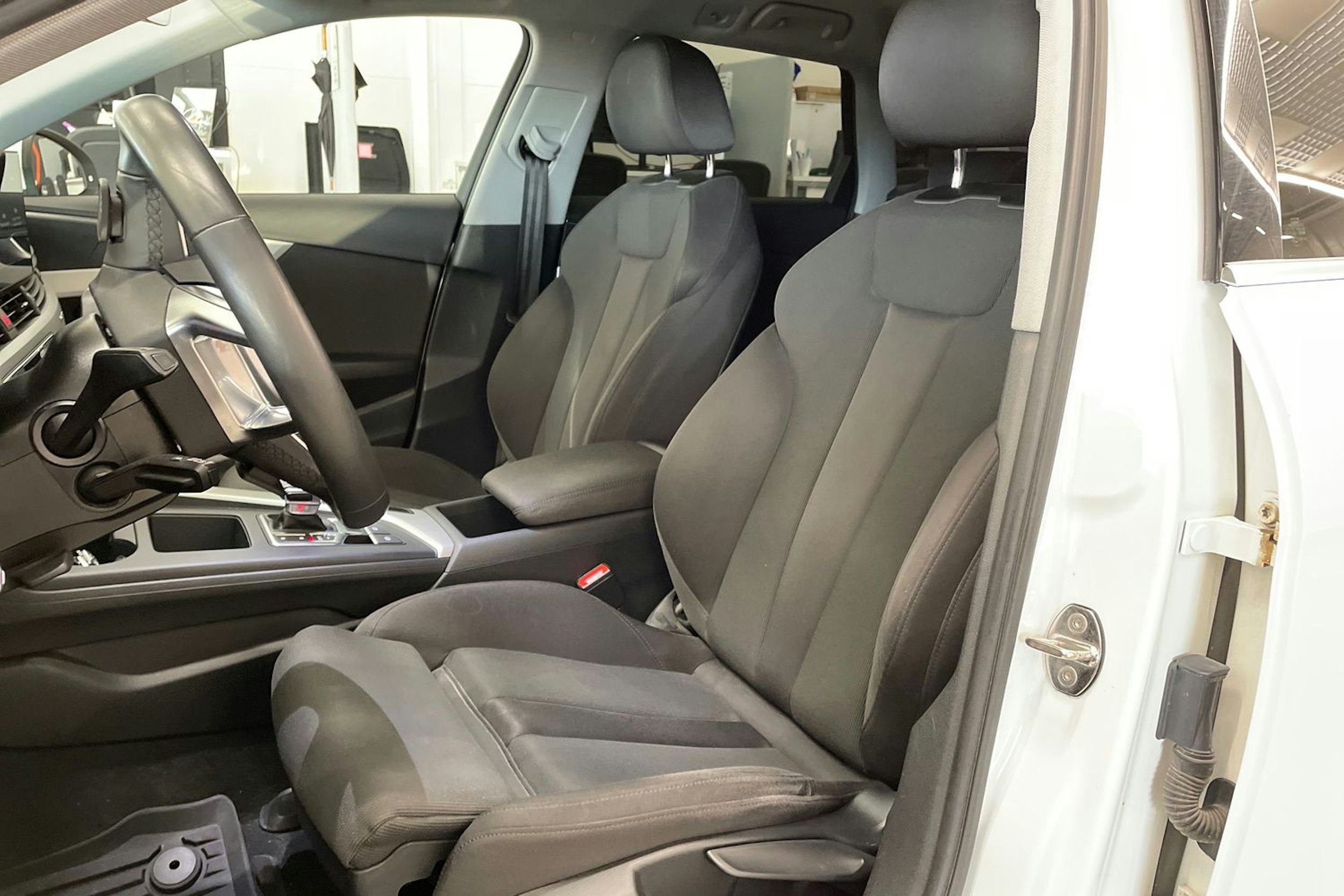 valkoinen Audi A4 allroad quattro 2021 kuva 14.