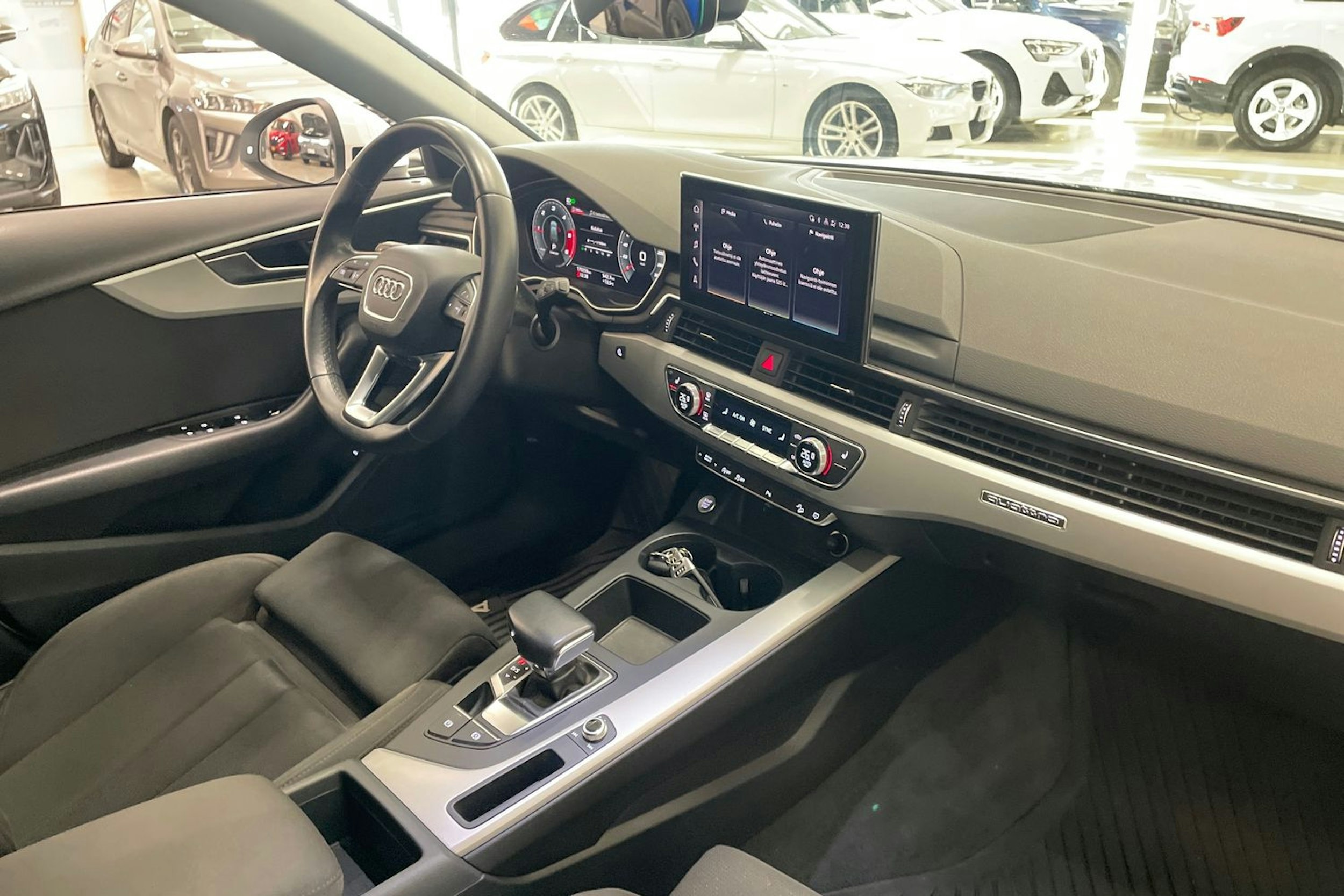 valkoinen Audi A4 allroad quattro 2021 kuva 15.