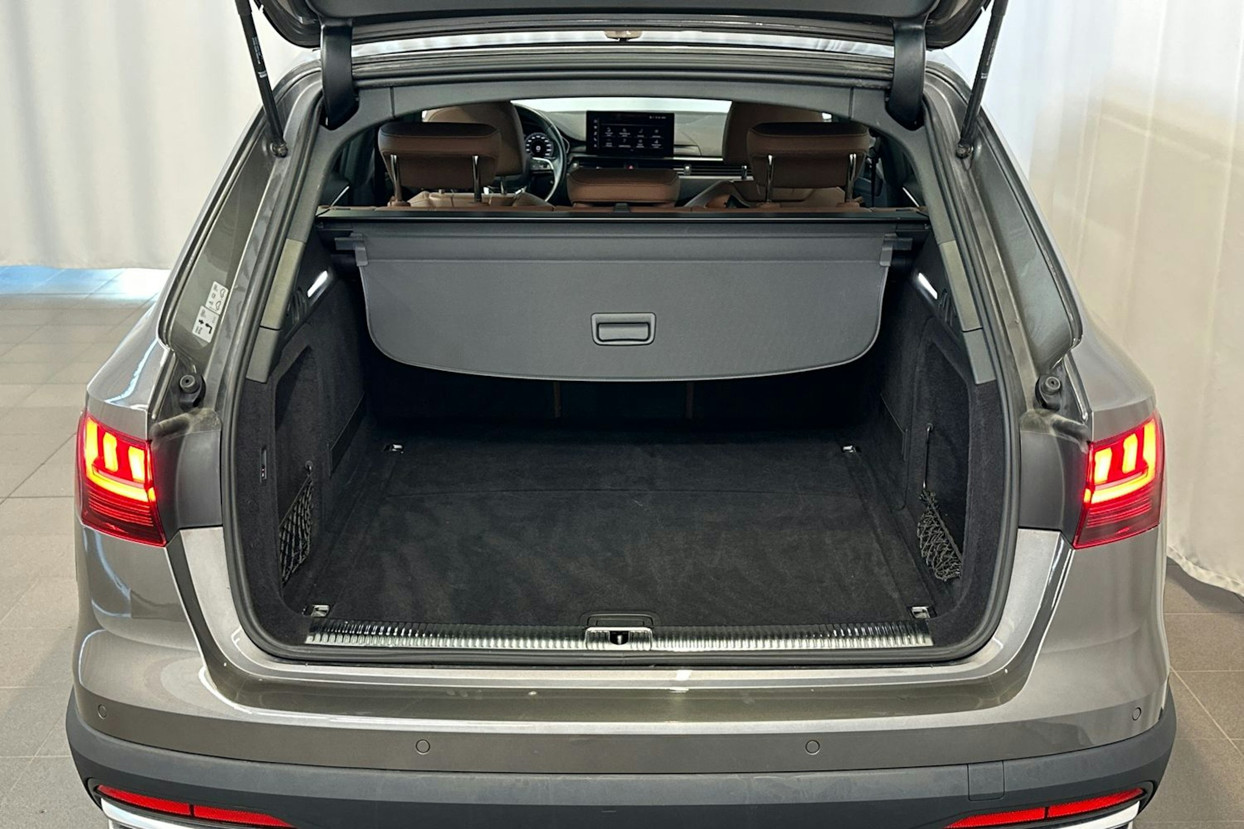 vihreä Audi A4 allroad quattro 2021 kuva 14.