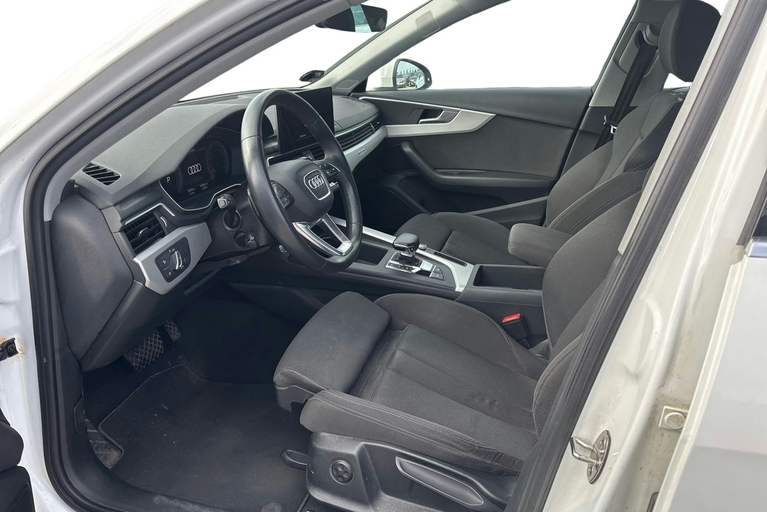 valkoinen Audi A4 allroad quattro 2021 kuva 3.