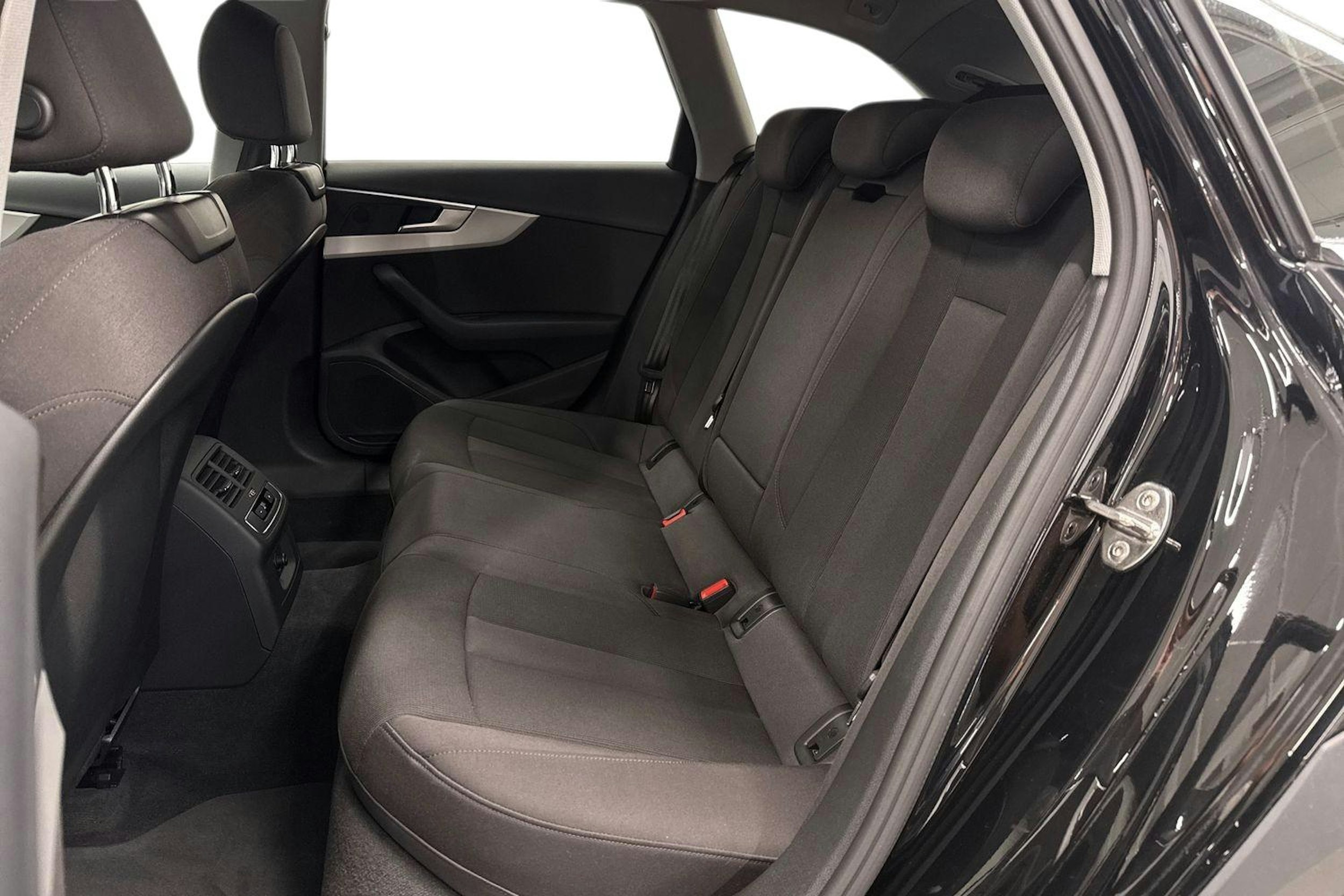 Musta Audi A4 allroad quattro 2021 kuva 10.