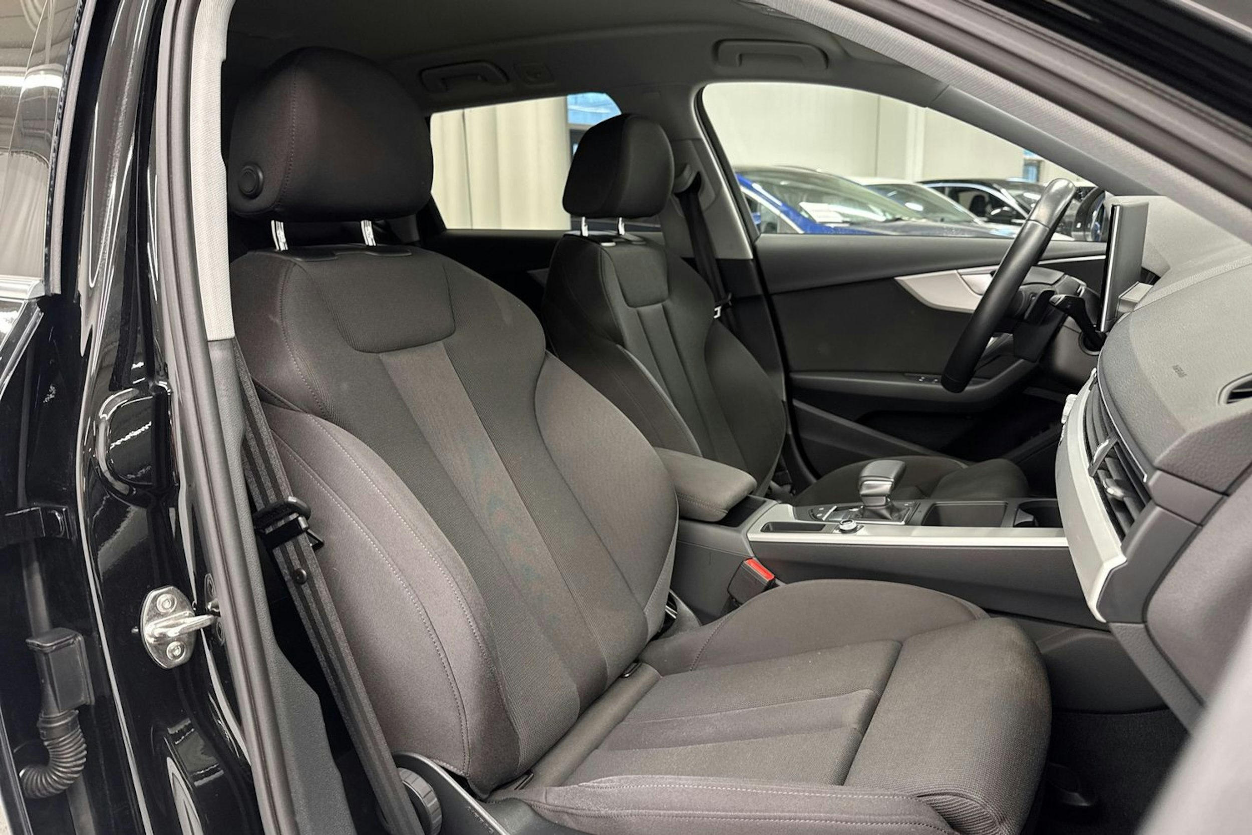 Musta Audi A4 allroad quattro 2021 kuva 13.