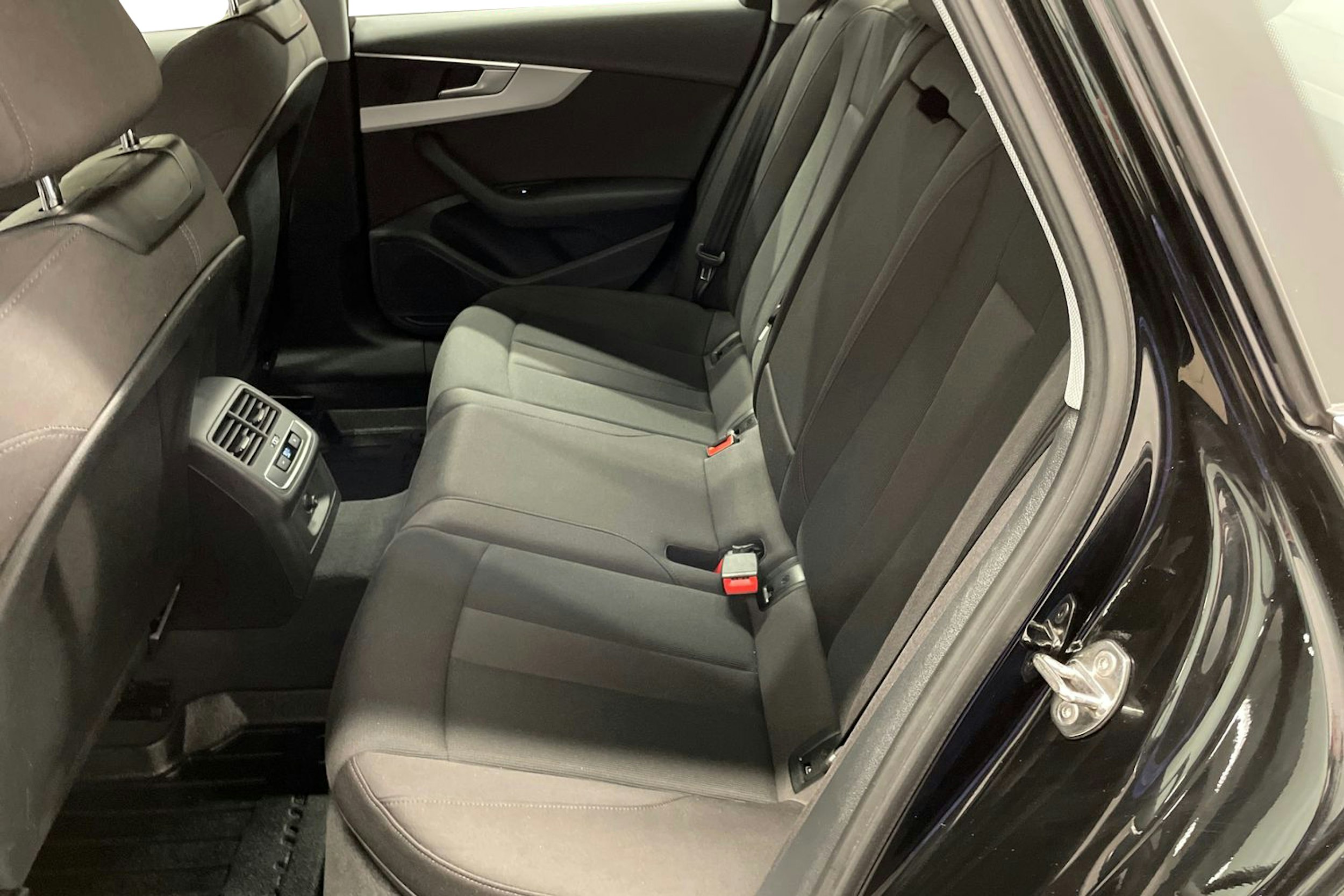 Musta Audi A4 allroad quattro 2021 kuva 10.