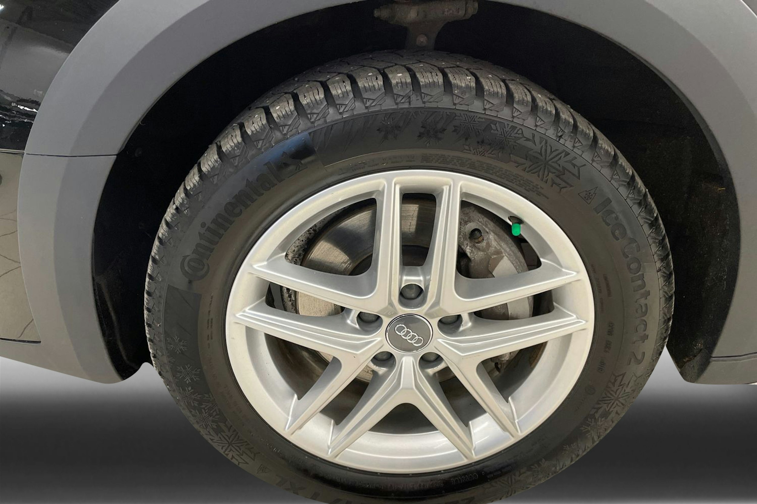 Musta Audi A4 allroad quattro 2021 kuva 11.