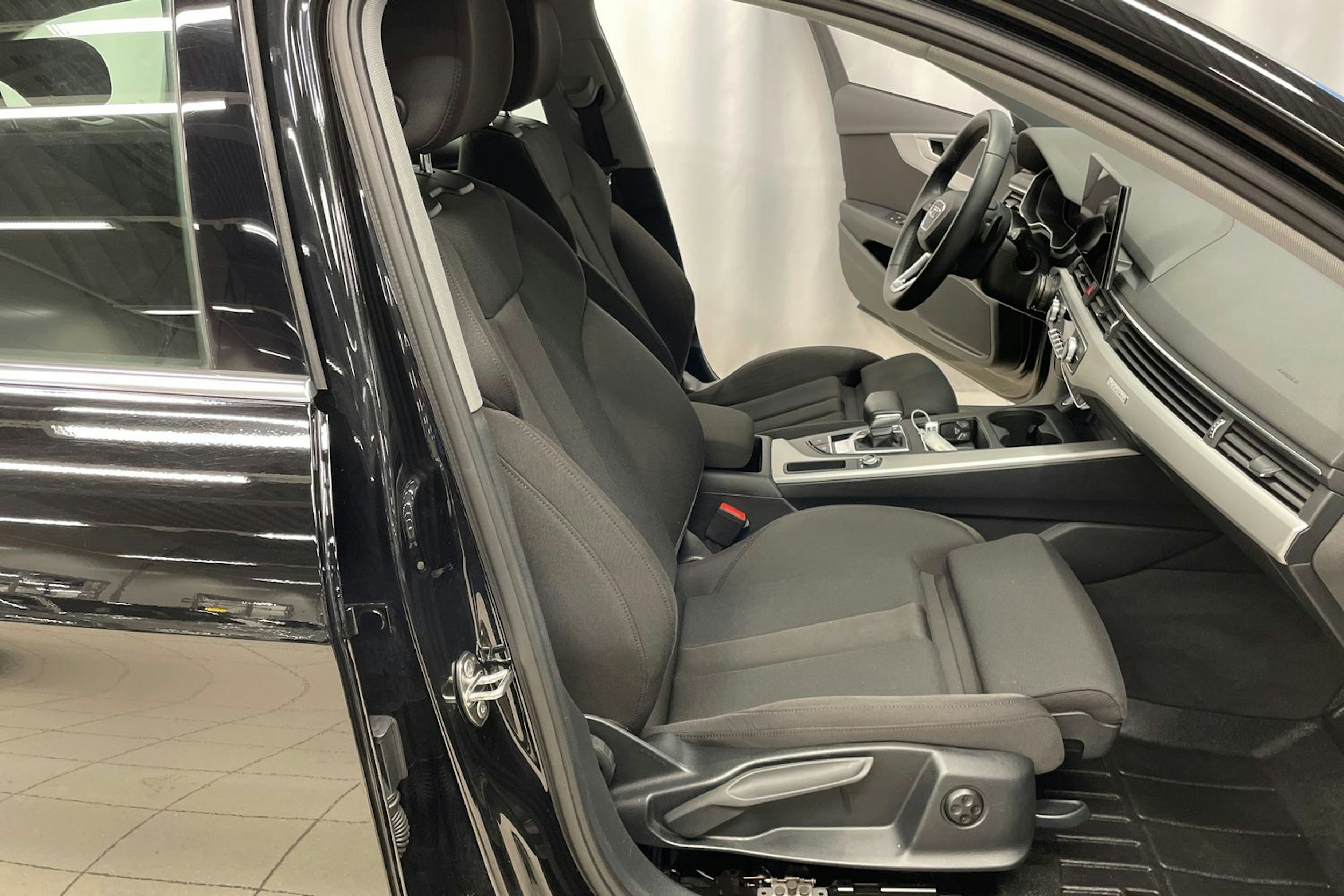 Musta Audi A4 allroad quattro 2021 kuva 27.