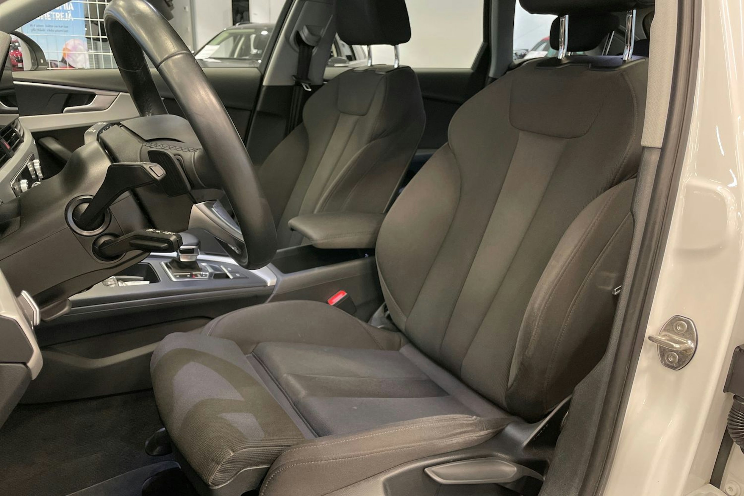 valkoinen Audi A4 allroad quattro 2022 kuva 22.