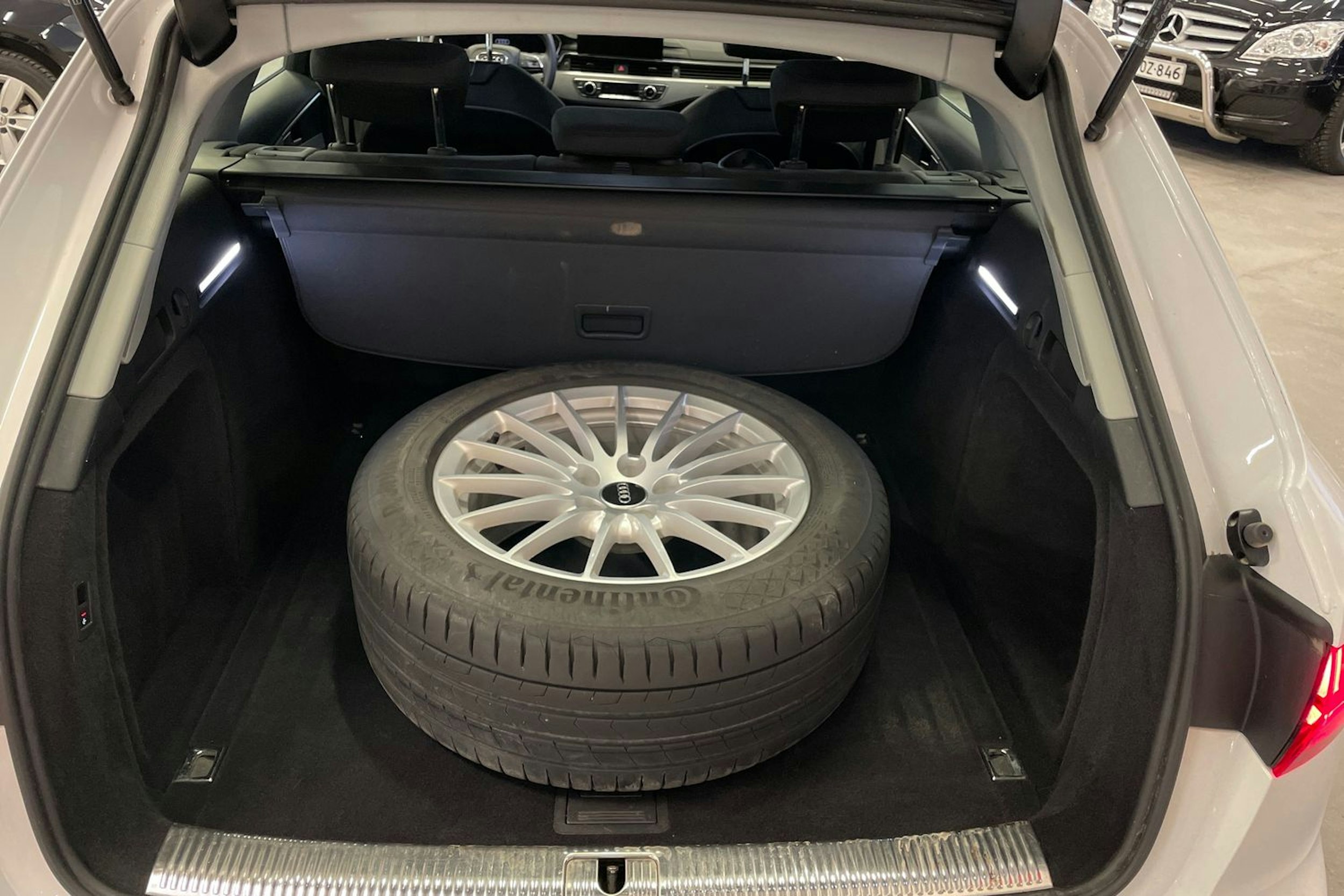 valkoinen Audi A4 allroad quattro 2022 kuva 23.