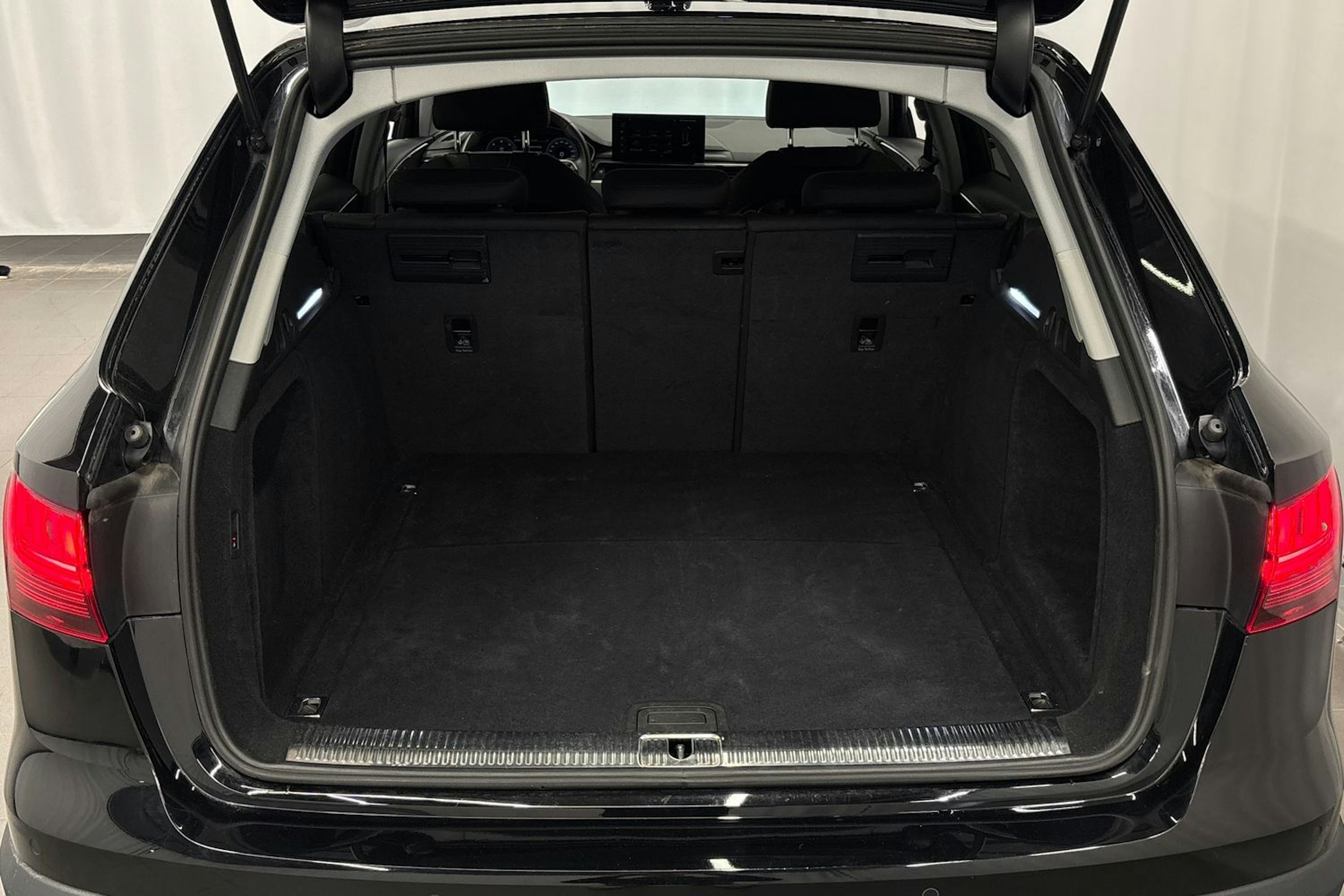 musta Audi A4 allroad quattro 2022 kuva 16.