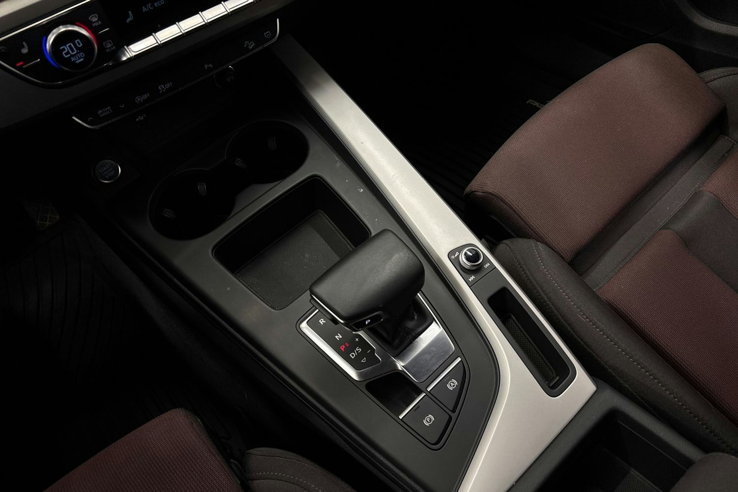 musta Audi A4 allroad quattro 2022 kuva 31.
