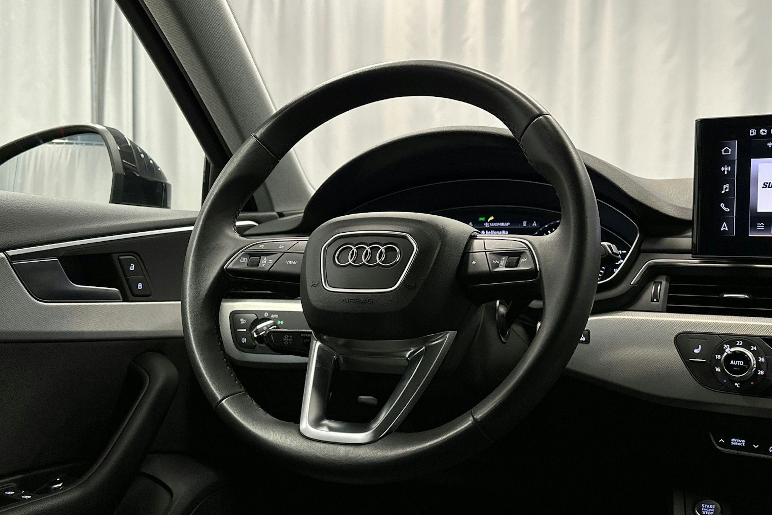 musta Audi A4 allroad quattro 2023 kuva 14.