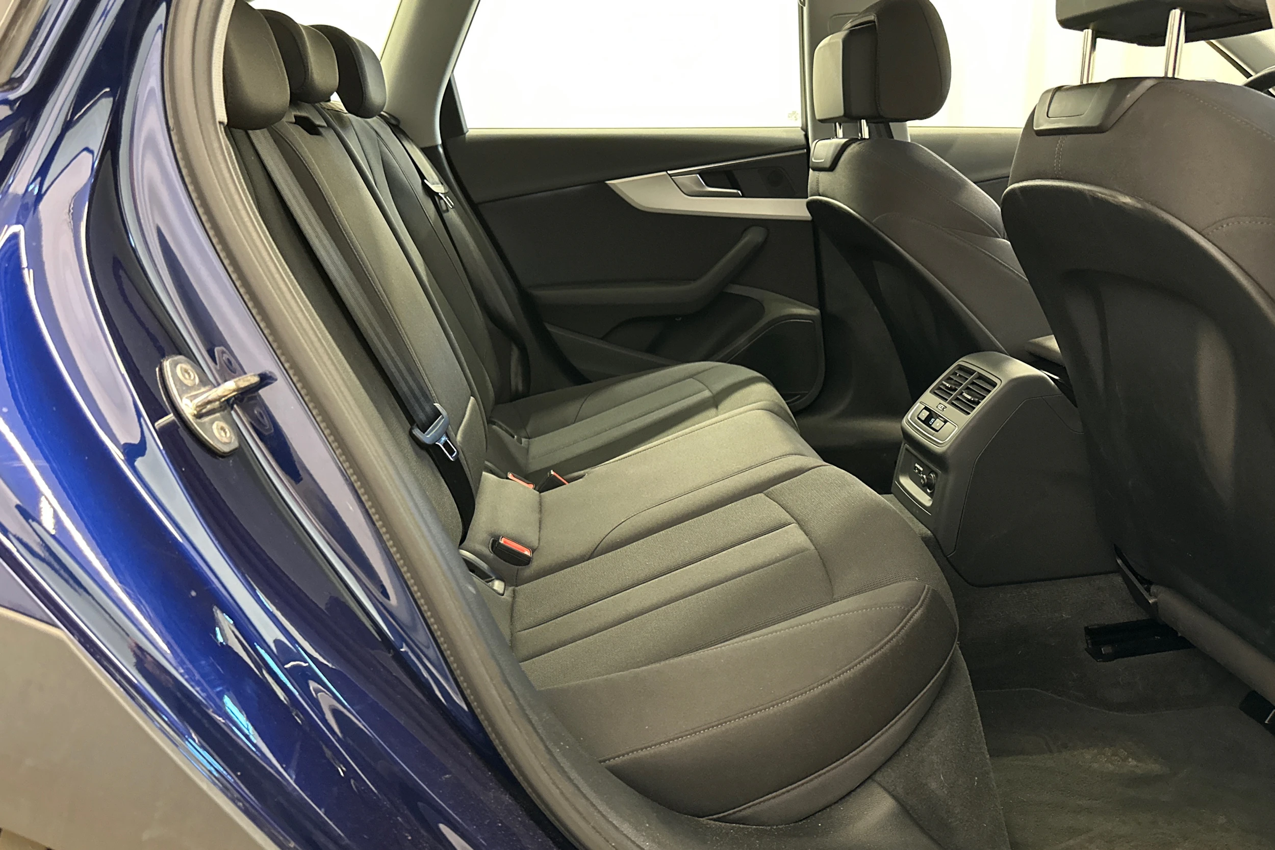 met. sininen Audi A4 allroad quattro 2023 kuva 10.