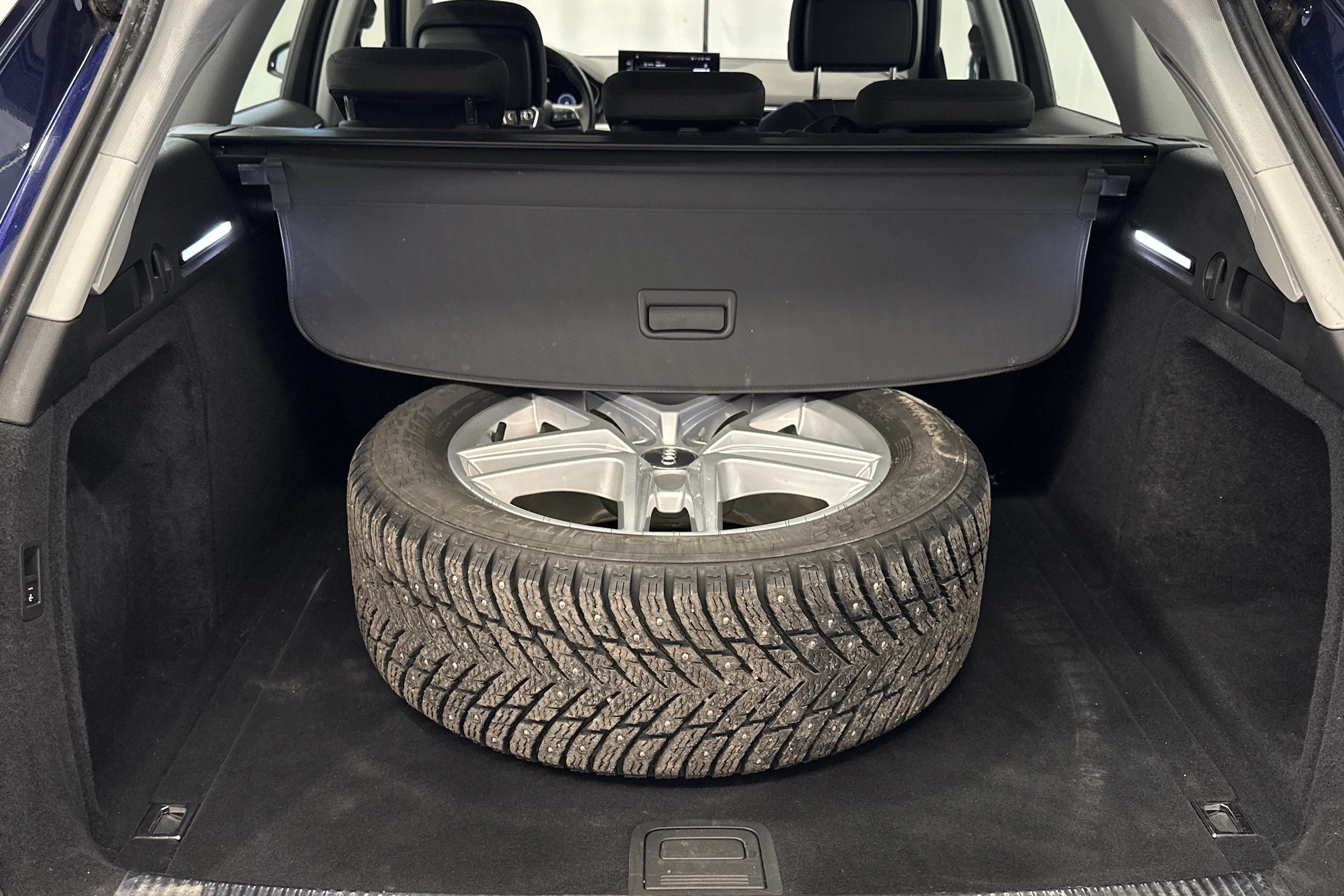 met. sininen Audi A4 allroad quattro 2023 kuva 28.