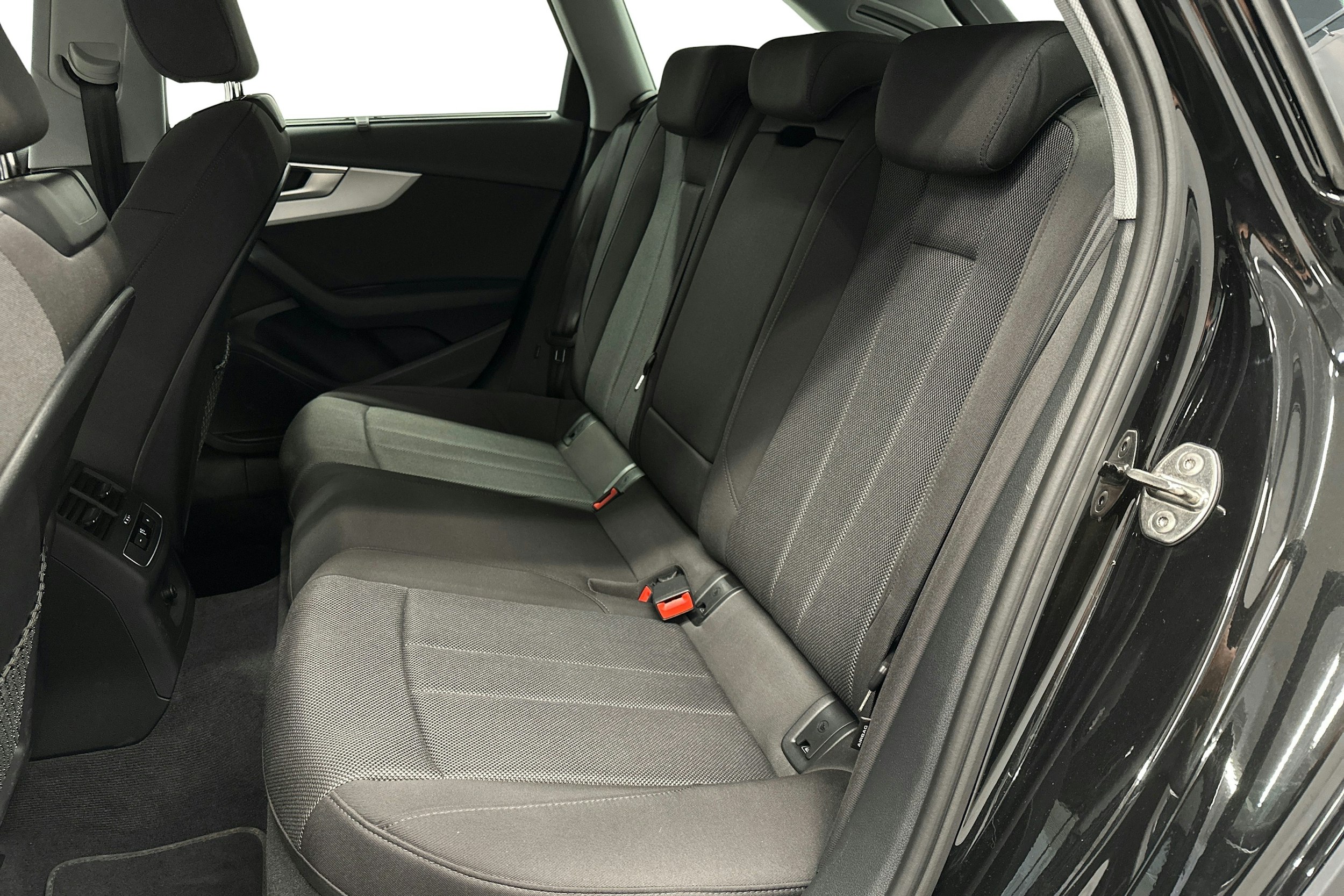 musta Audi A4 allroad quattro 2024 kuva 10.