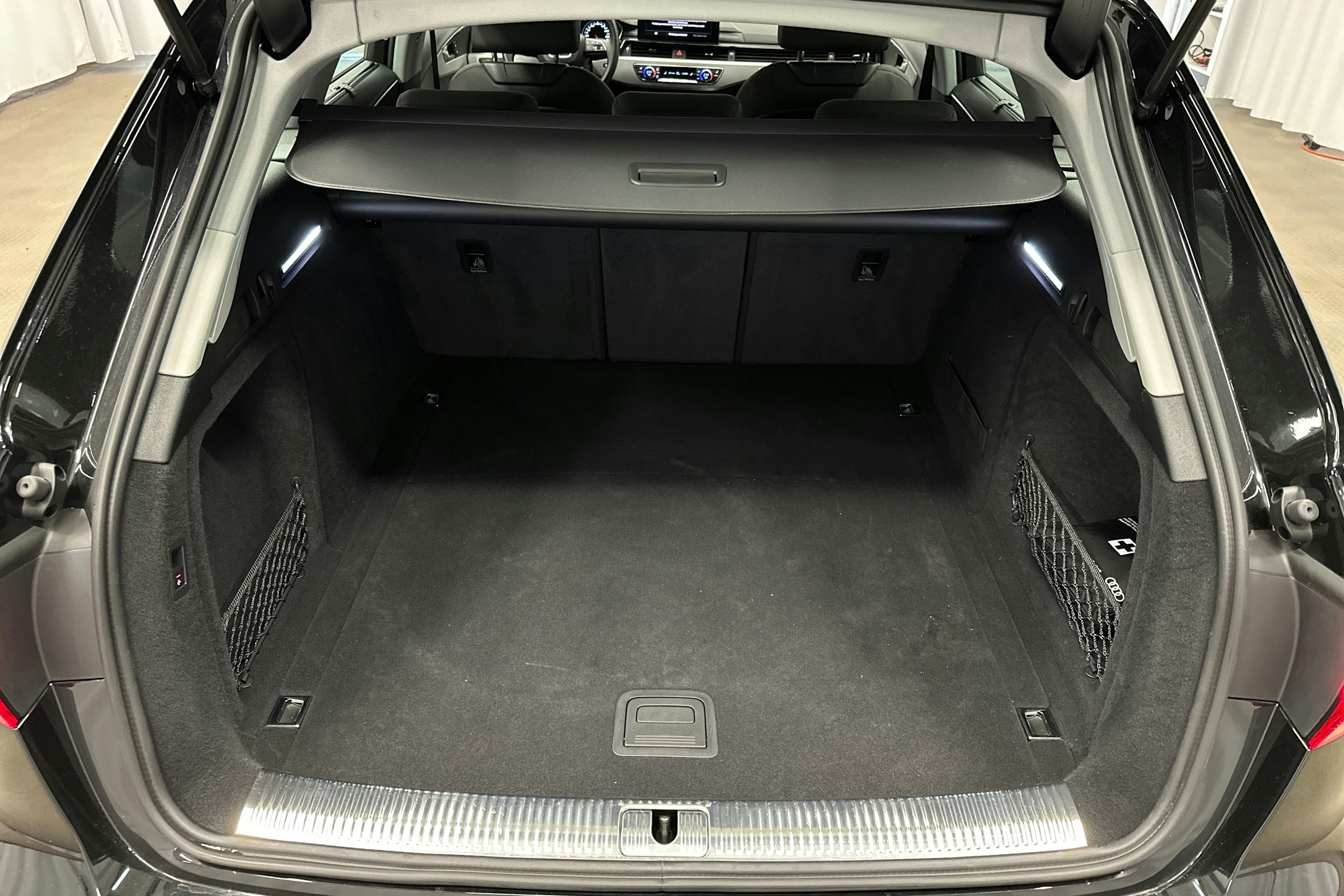 musta Audi A4 allroad quattro 2024 kuva 14.