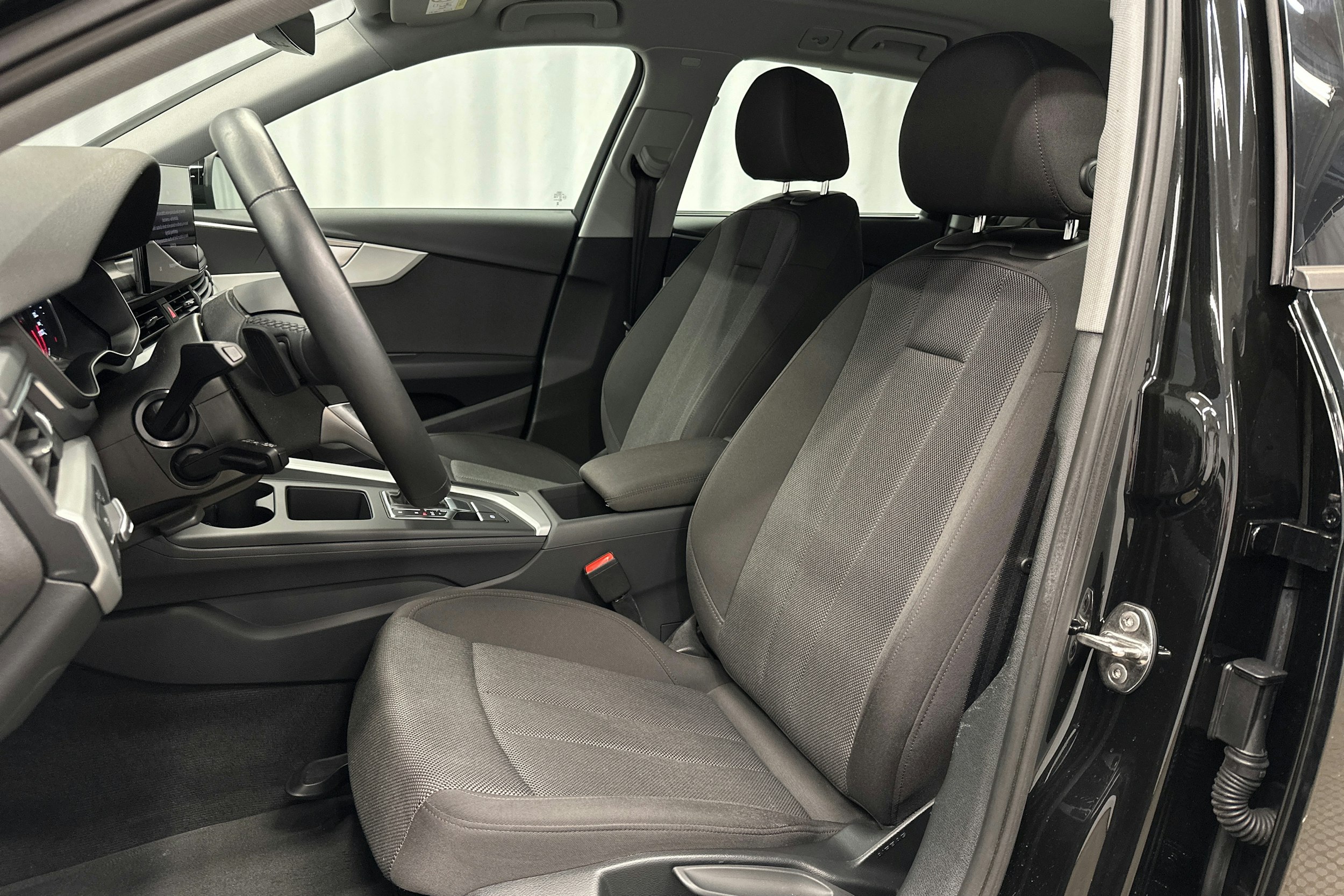musta Audi A4 allroad quattro 2024 kuva 17.