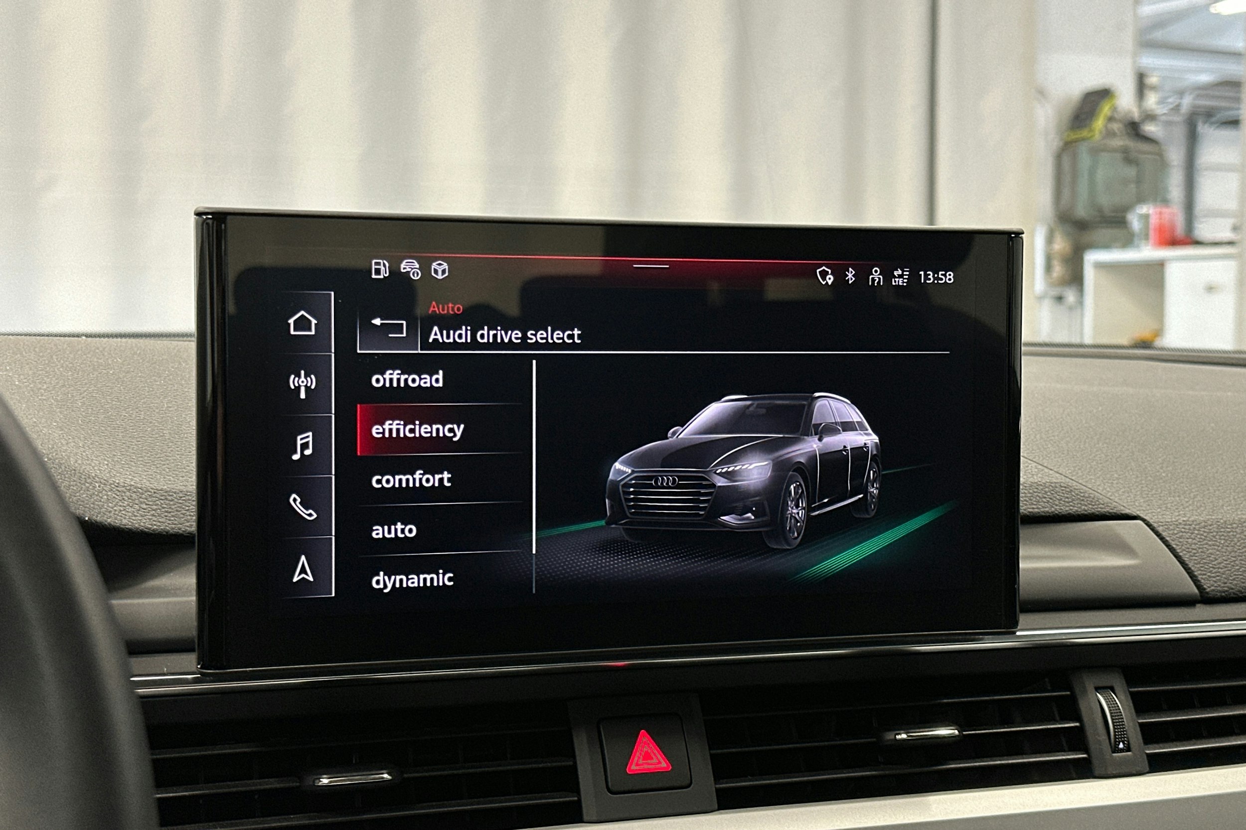 musta Audi A4 allroad quattro 2024 kuva 32.
