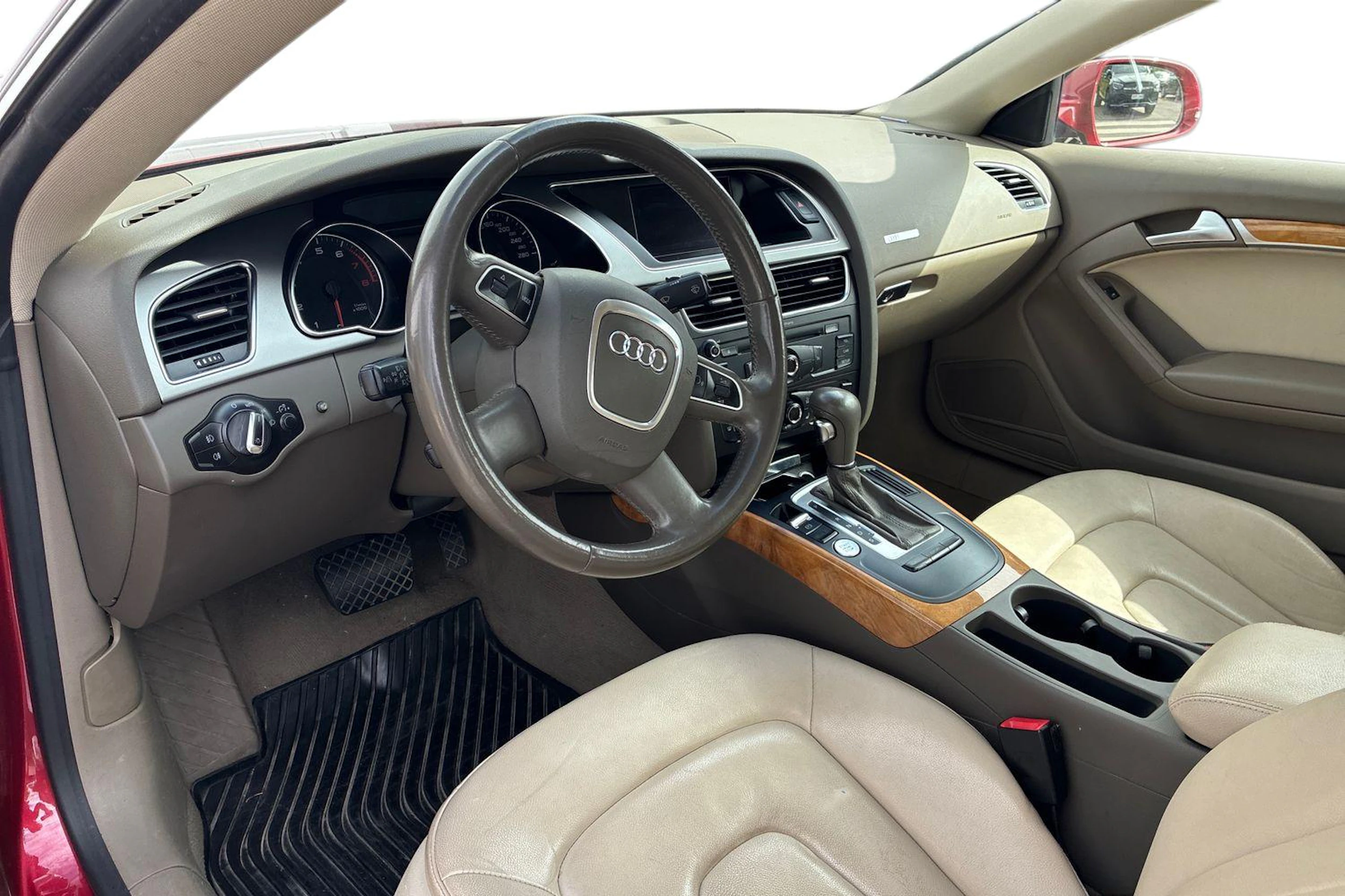 punainen Audi A5 2010 kuva 3.