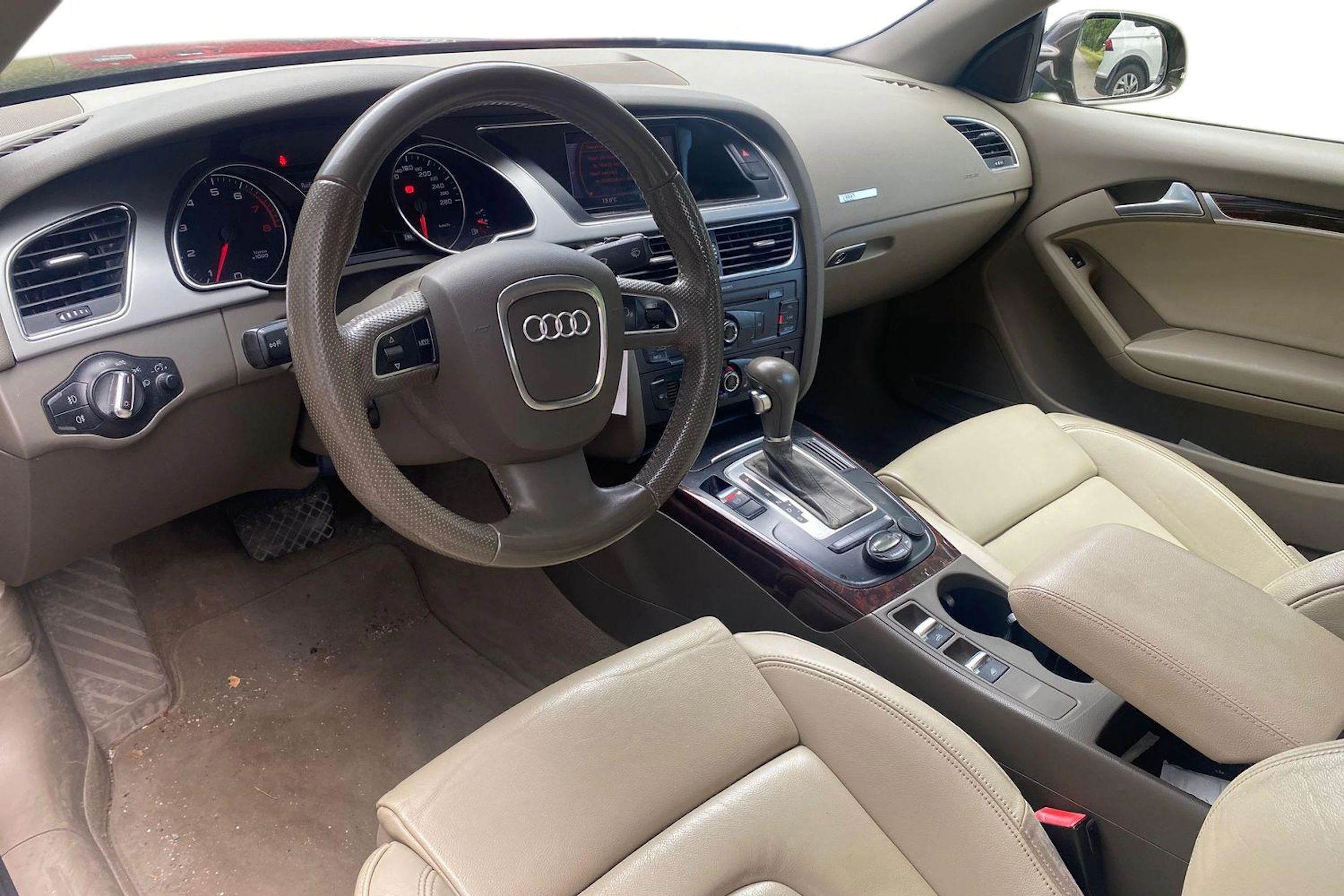 Ruskea (beige) Audi A5 2010 kuva 3.