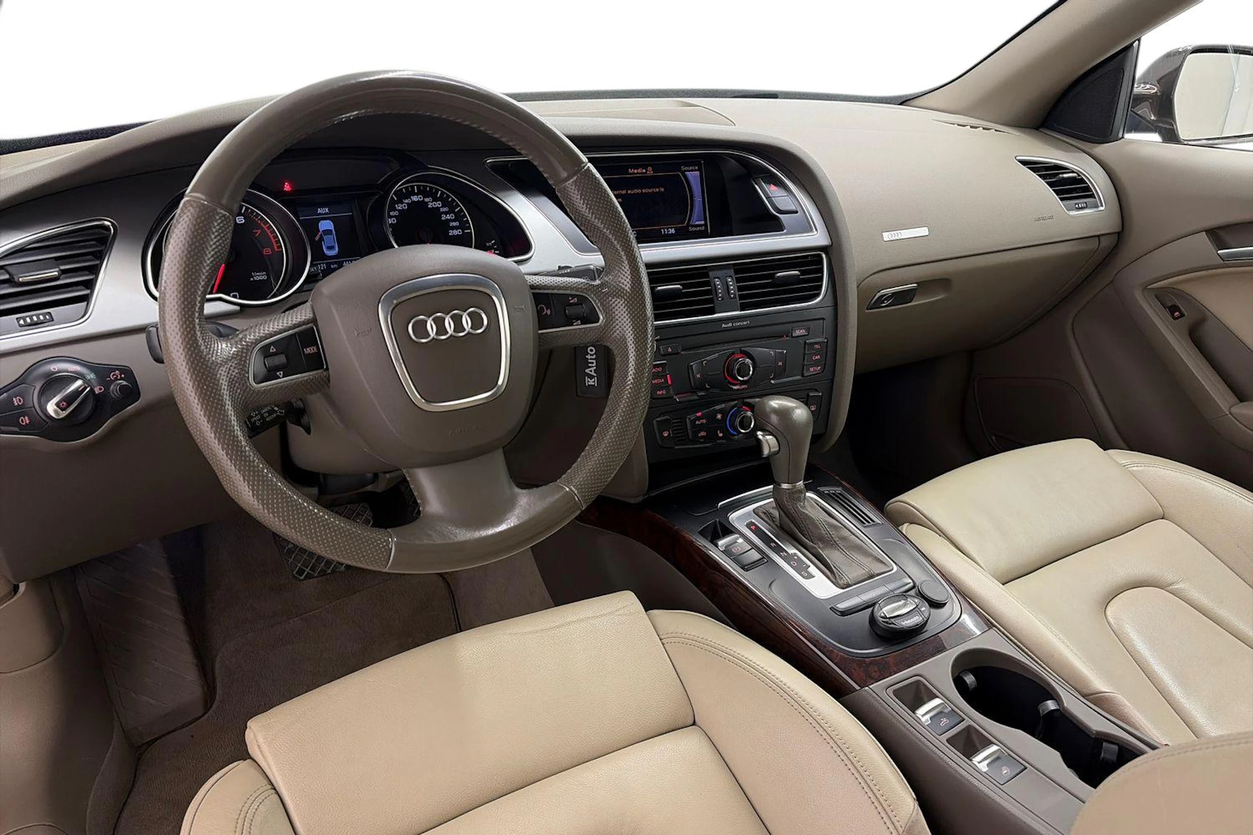 Ruskea (beige) Audi A5 2010 kuva 6.