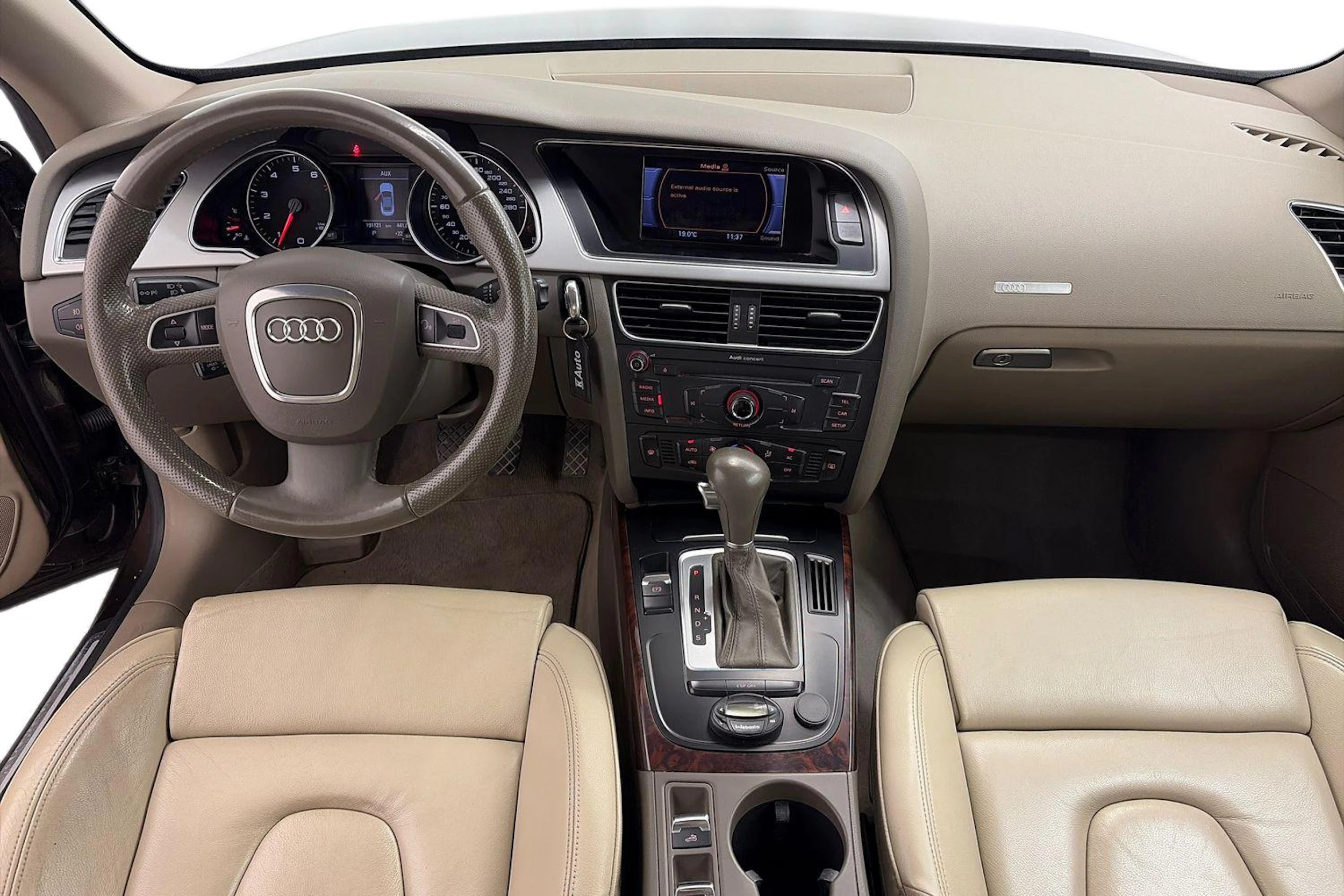 Ruskea (beige) Audi A5 2010 kuva 7.