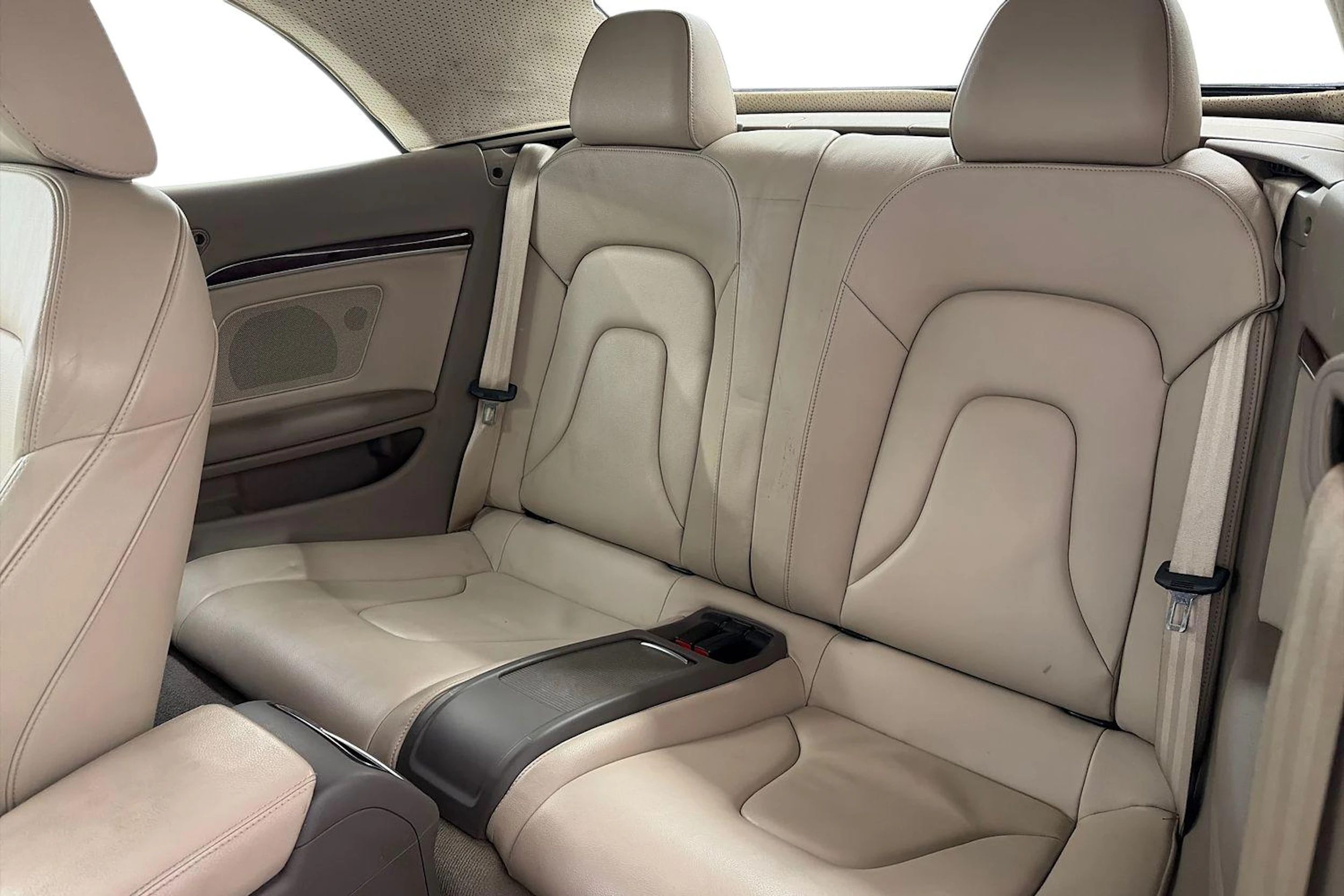 Ruskea (beige) Audi A5 2010 kuva 8.