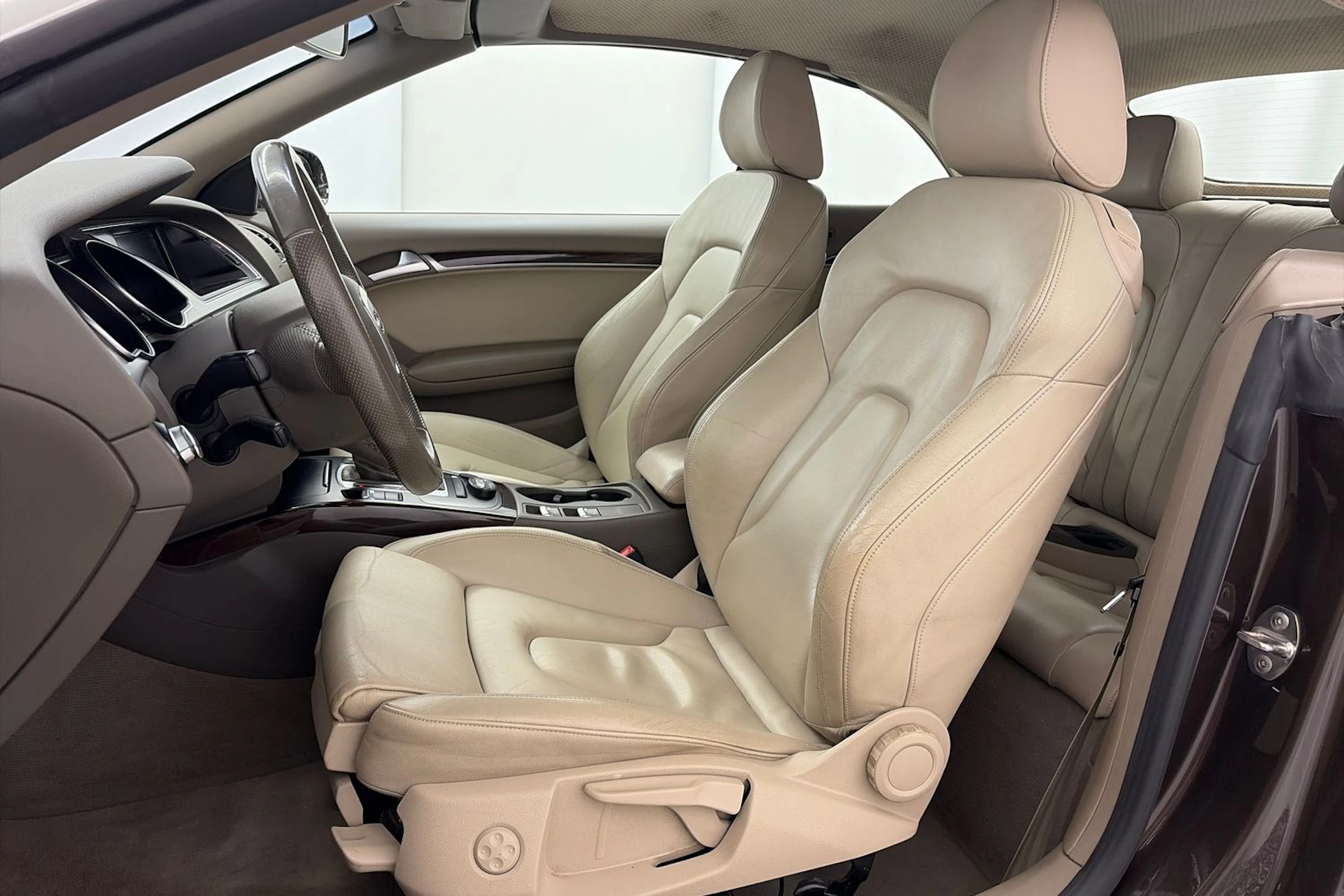 Ruskea (beige) Audi A5 2010 kuva 12.