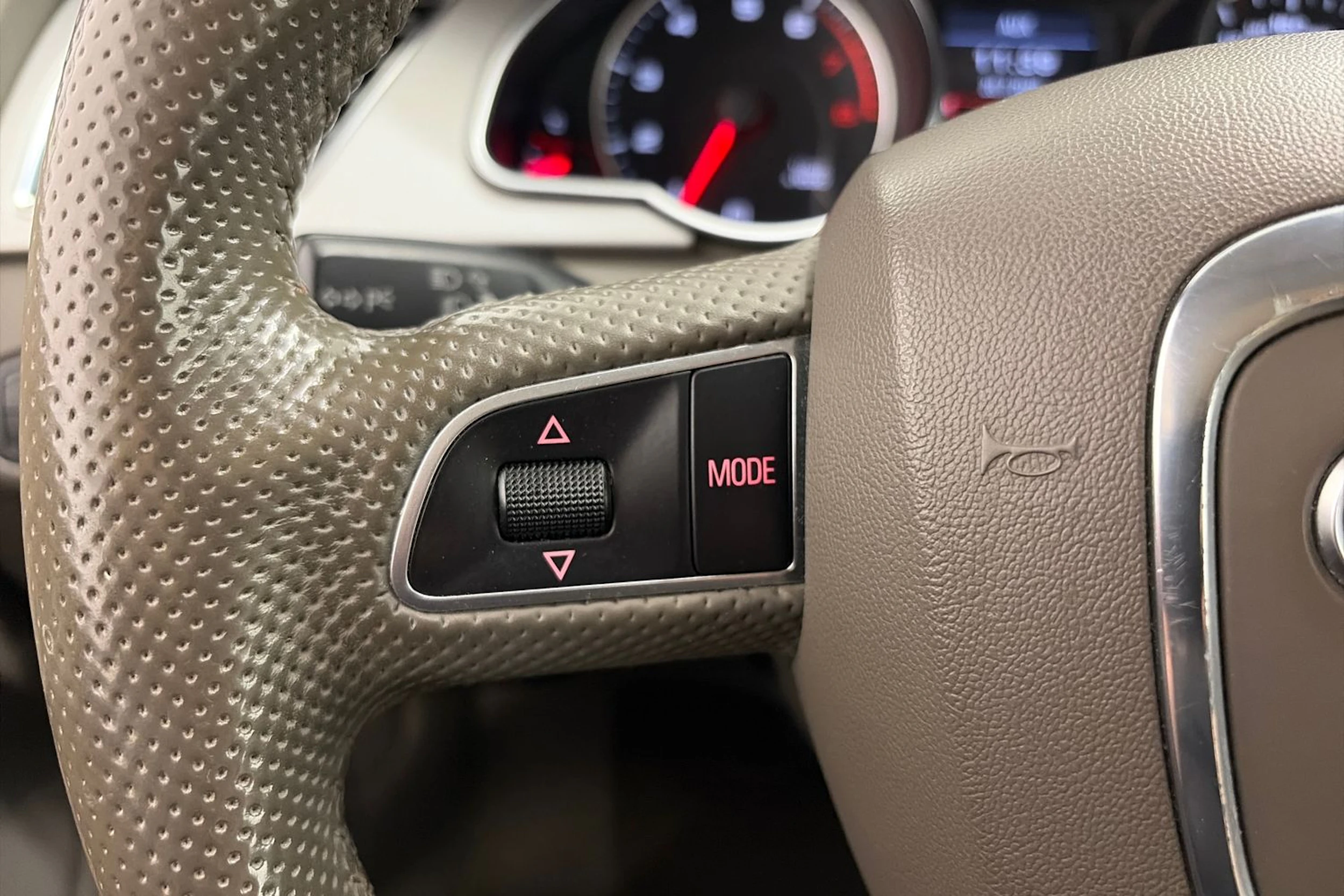 Ruskea (beige) Audi A5 2010 kuva 14.