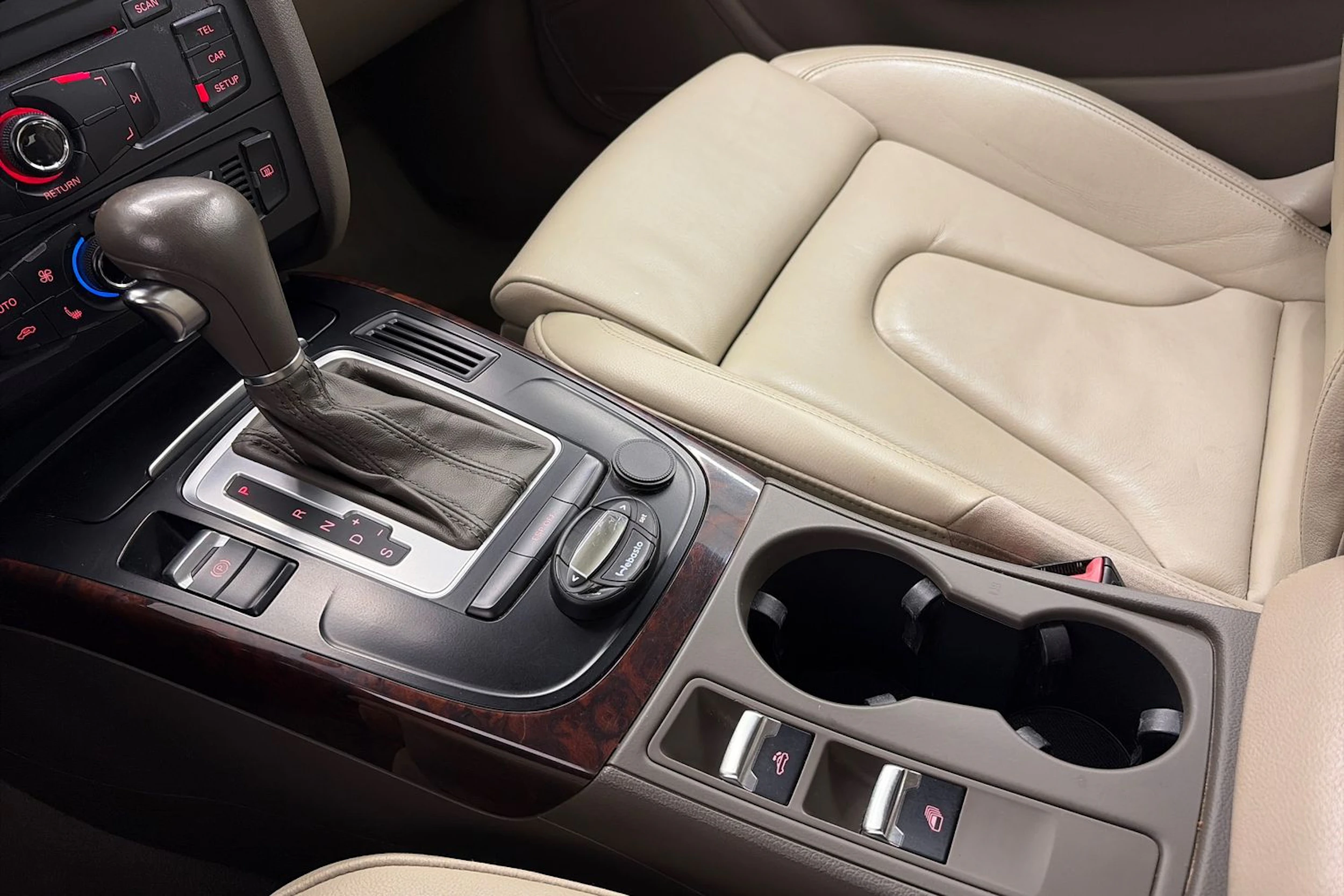 Ruskea (beige) Audi A5 2010 kuva 20.