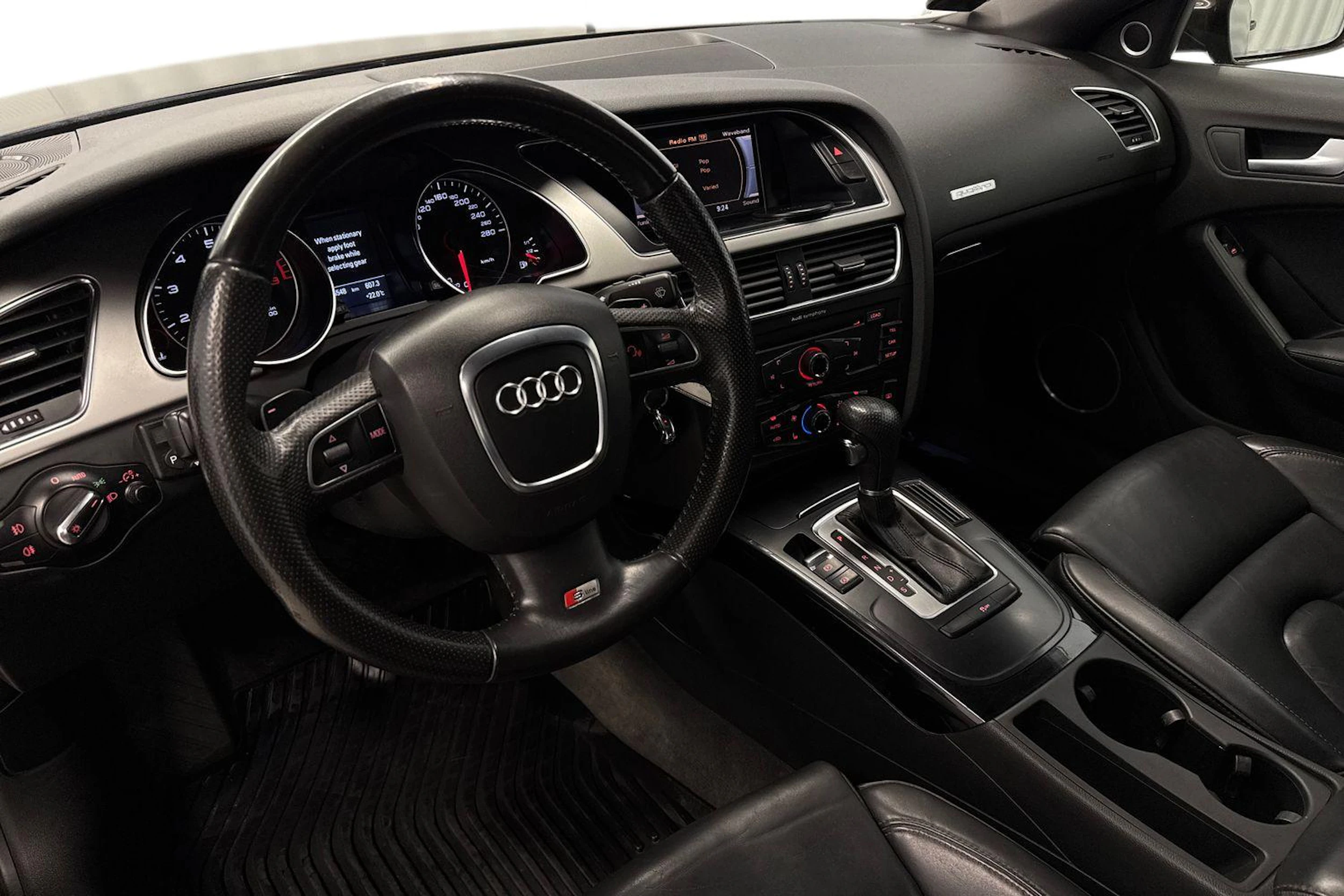 ruskea (beige) Audi A5 2010 kuva 6.