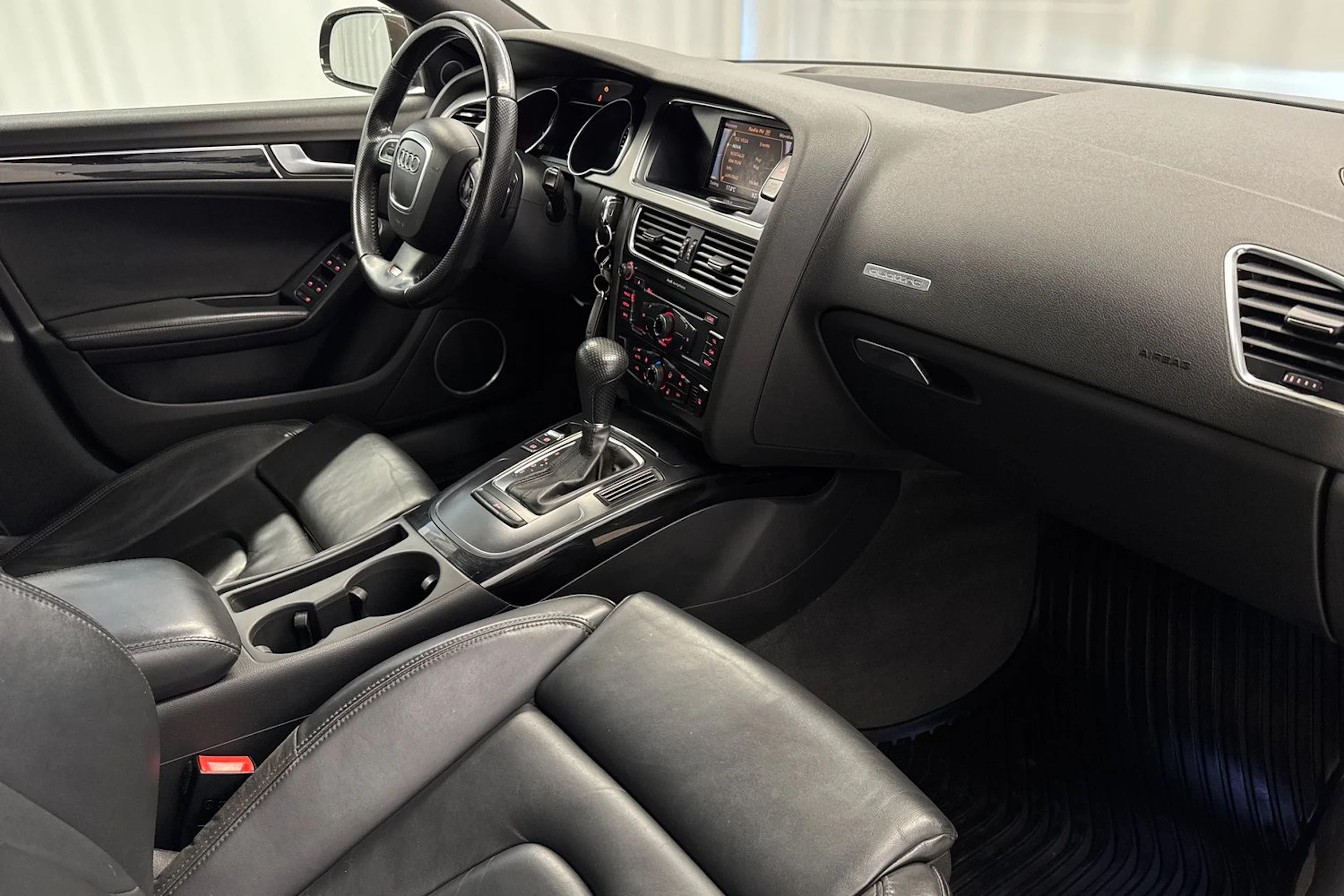 ruskea (beige) Audi A5 2010 kuva 14.