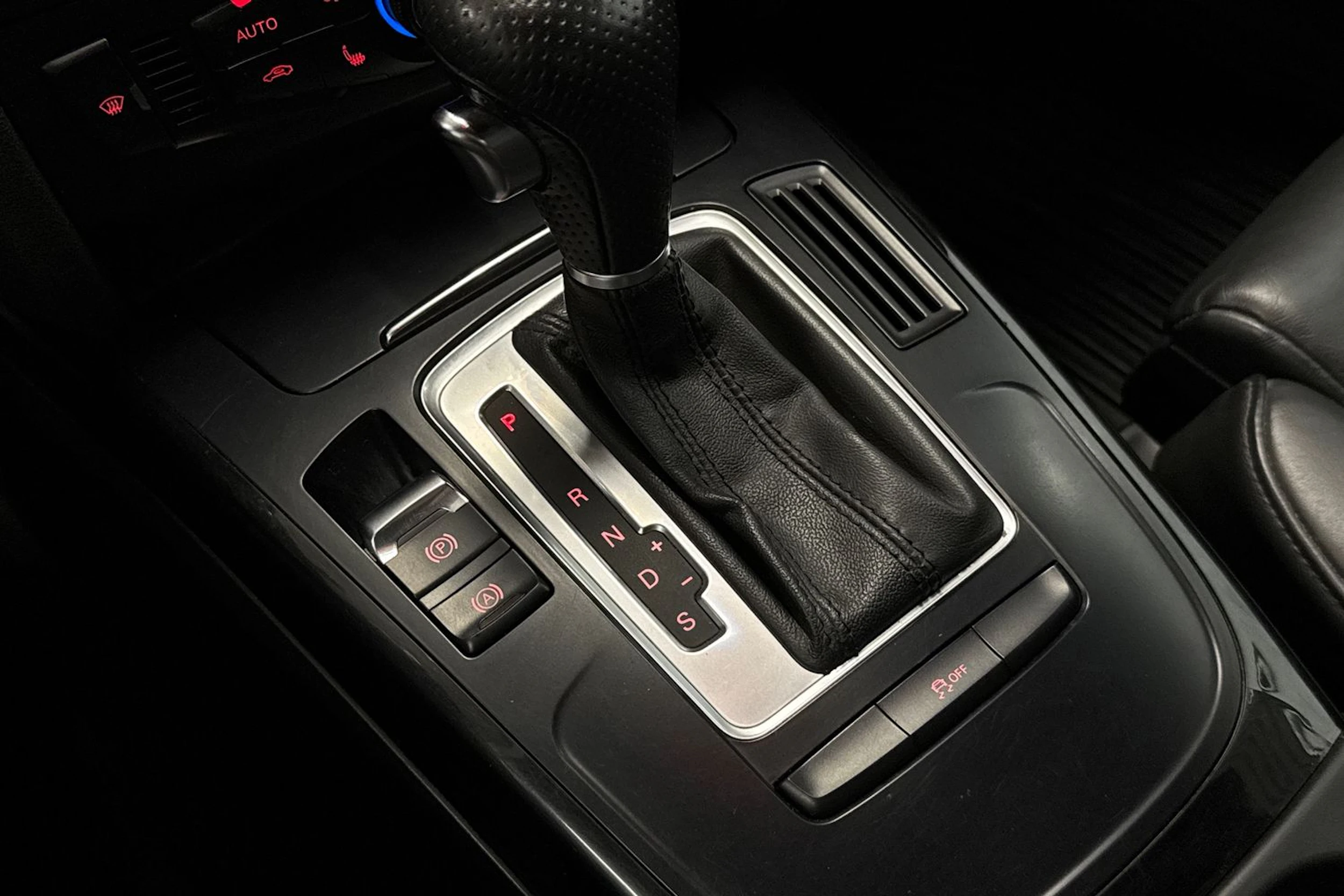ruskea (beige) Audi A5 2010 kuva 31.