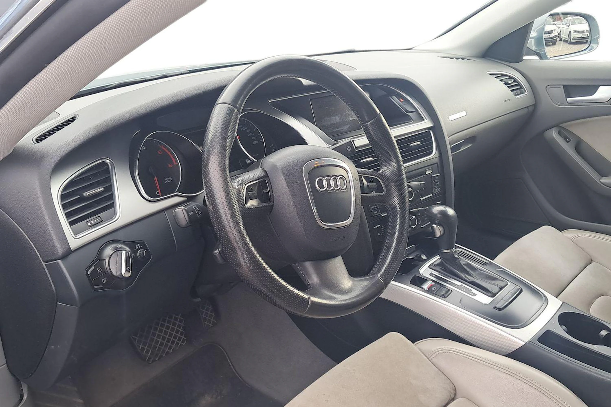 sininen Audi A5 2010 kuva 3.