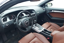 ruskea (beige) Audi A5 2011 kuva 3.