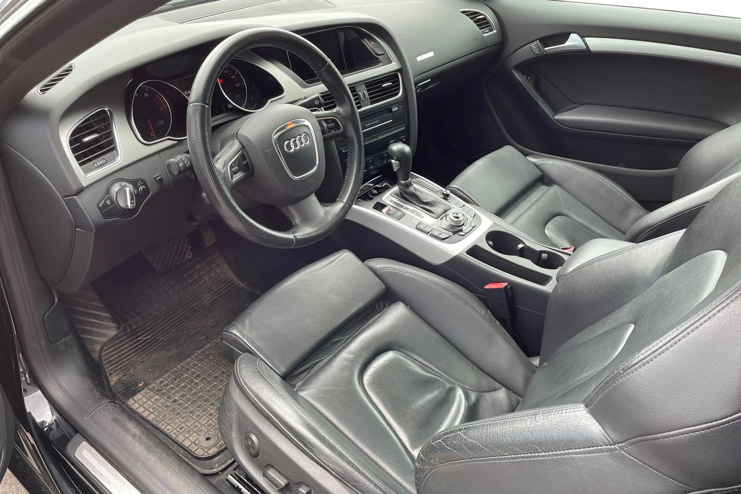 musta Audi A5 2011 kuva 3.