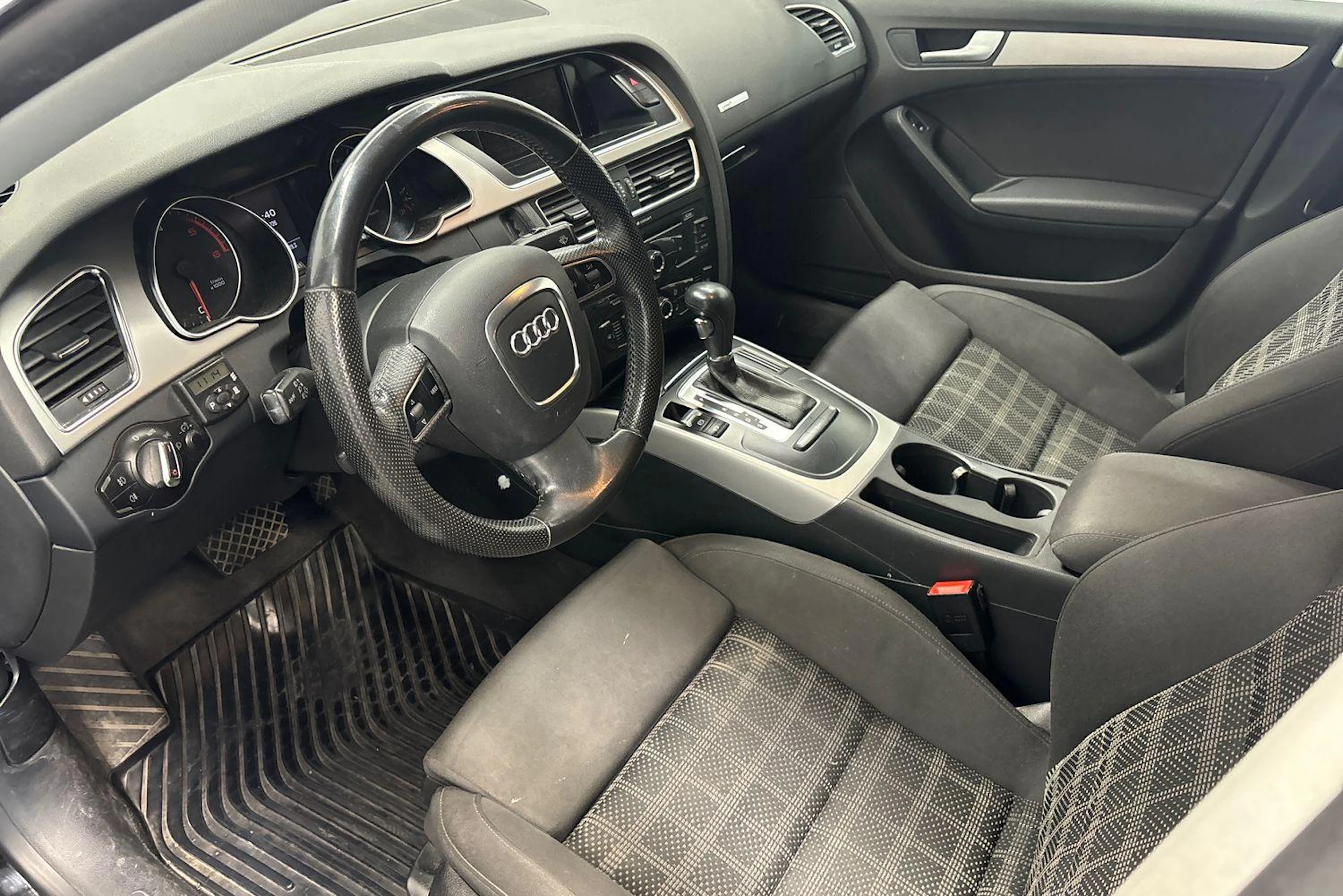 musta Audi A5 2011 kuva 6.