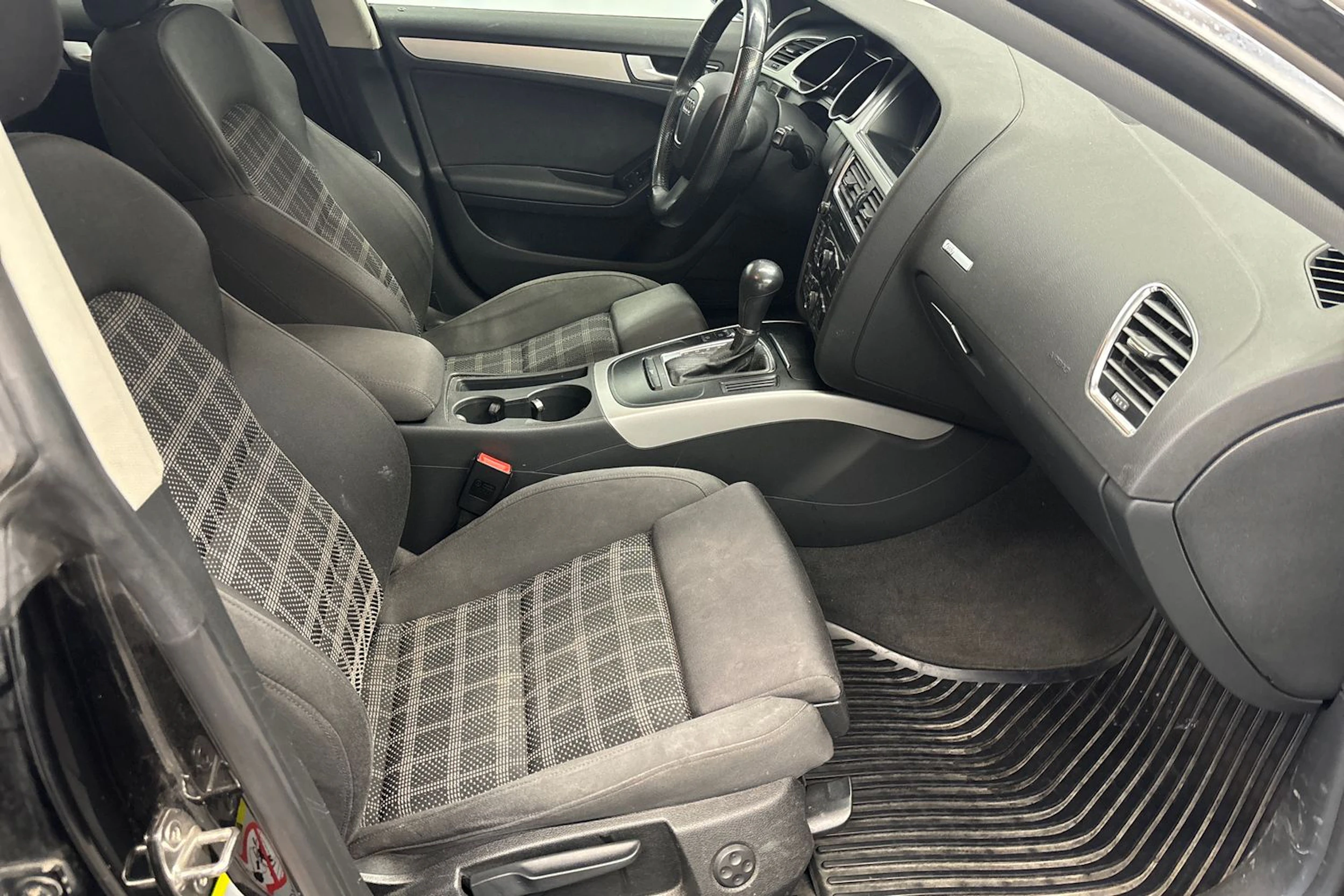 musta Audi A5 2011 kuva 24.