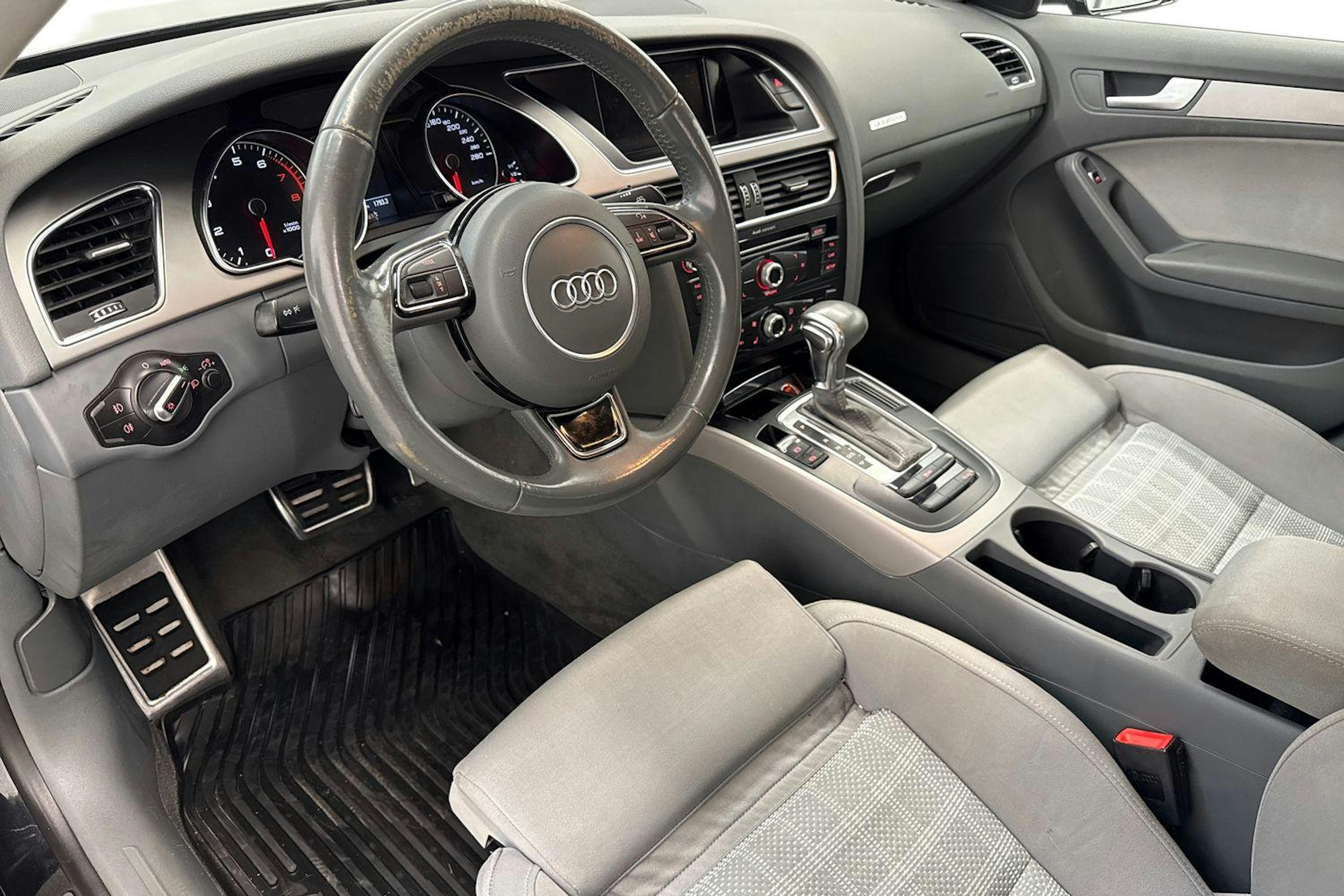 musta Audi A5 2012 kuva 6.