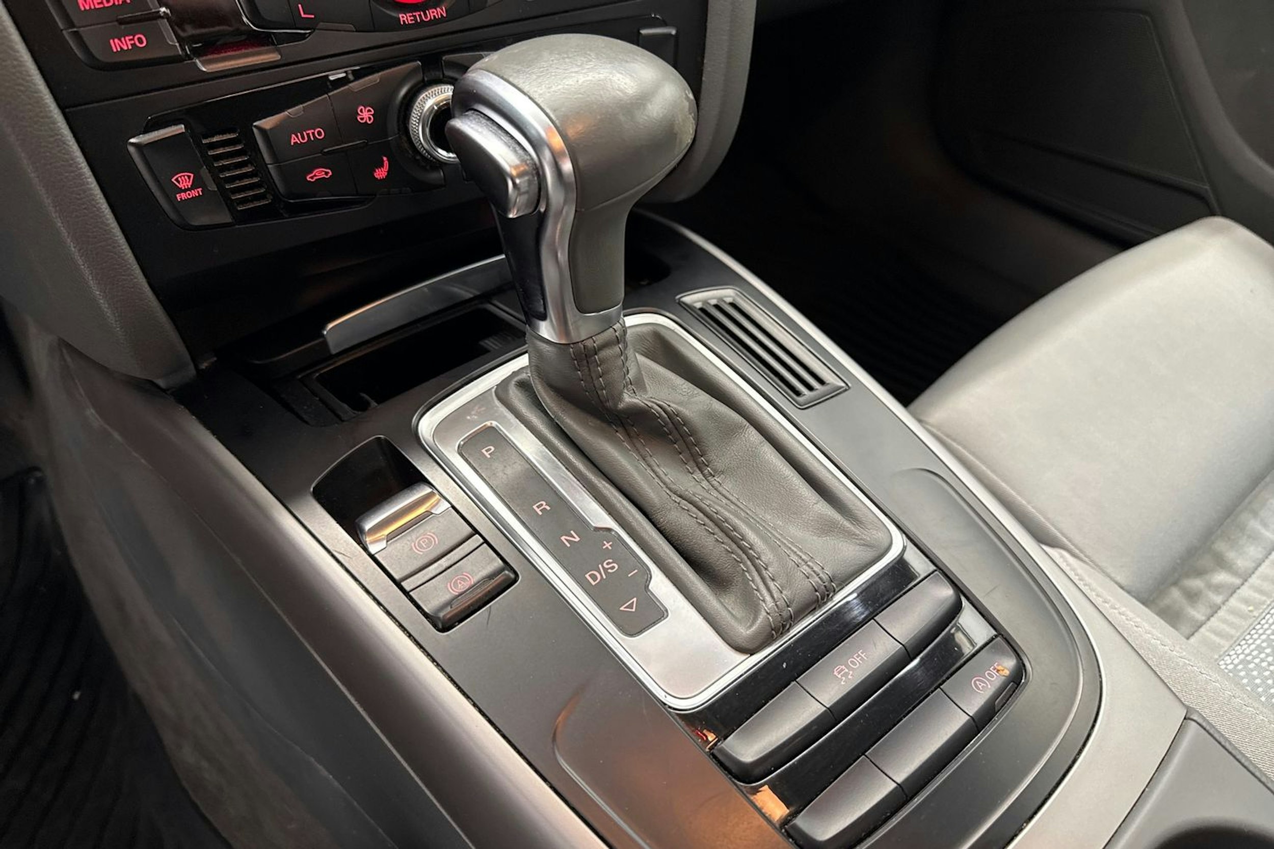 musta Audi A5 2012 kuva 18.